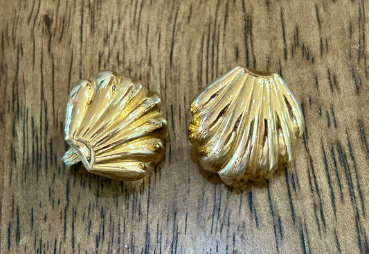 Vintage Signed Monet Gold Tone Clam Shell Clip On Statement Earrings