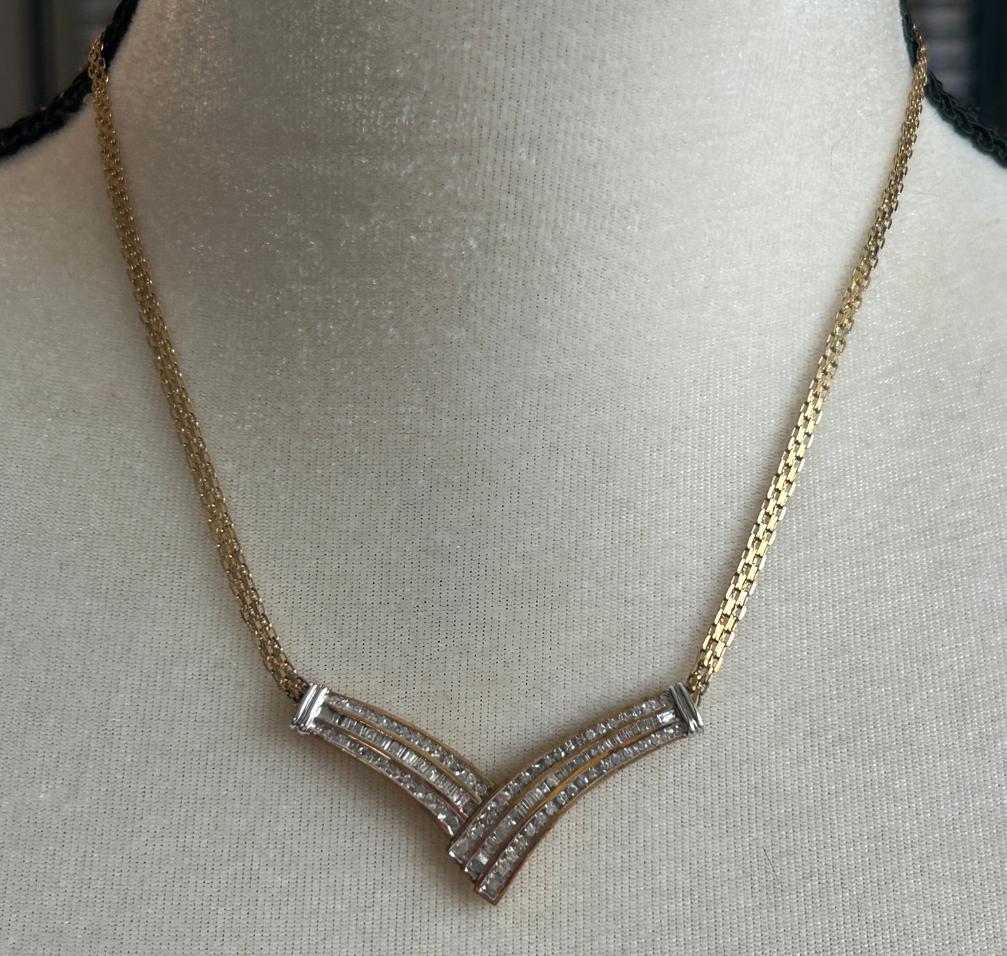 10k Yellow Gold 1ctw Natural Baguette Round Diamond V Shaped Necklace