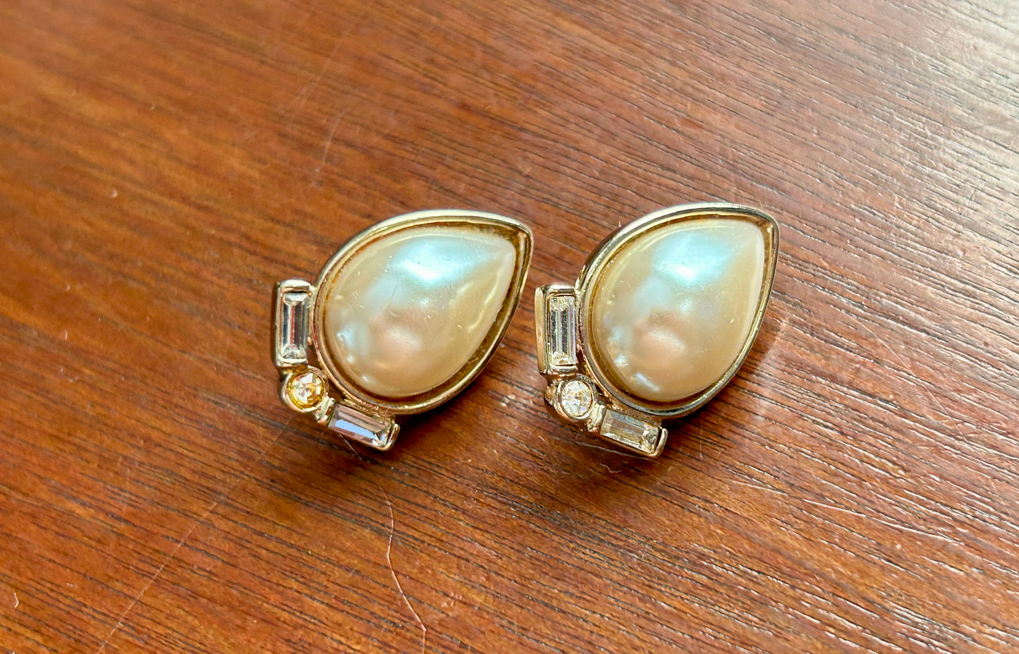 Vintage Sarah Coventry Signed Gold Tone Faux Pearl Rhinestone Clip On Earrings