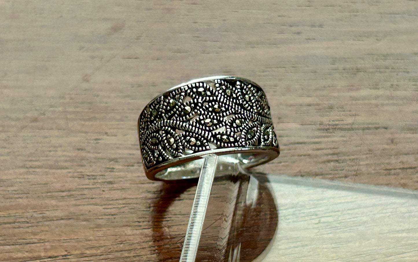 Silver Tone Marcasite Wide Floral Leaf Motif Ring Band Sz 7.5