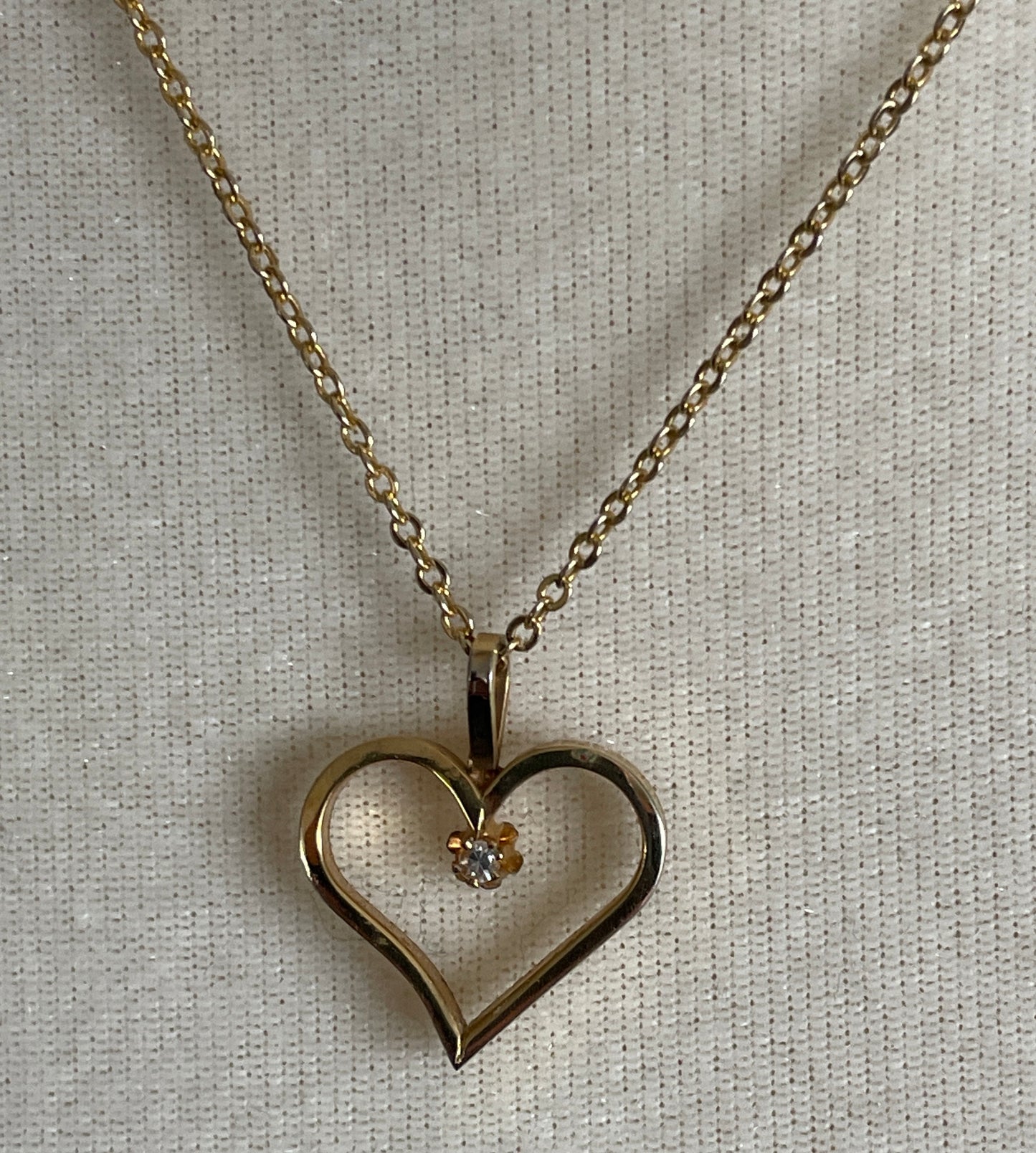 Vintage Gold Tone Chain Necklace Open Heart Pendant Rhinestone Accent