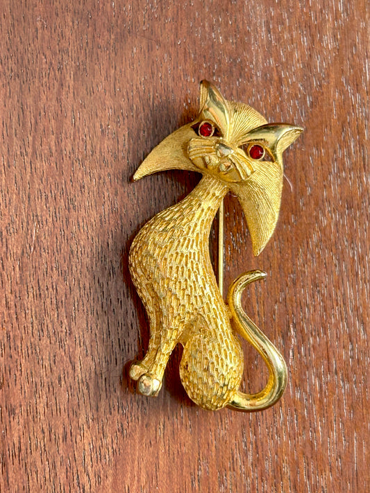 Vintage Designer Signed Gold Tone Textured Red Eye Rhinestone Cat Brooch Pin