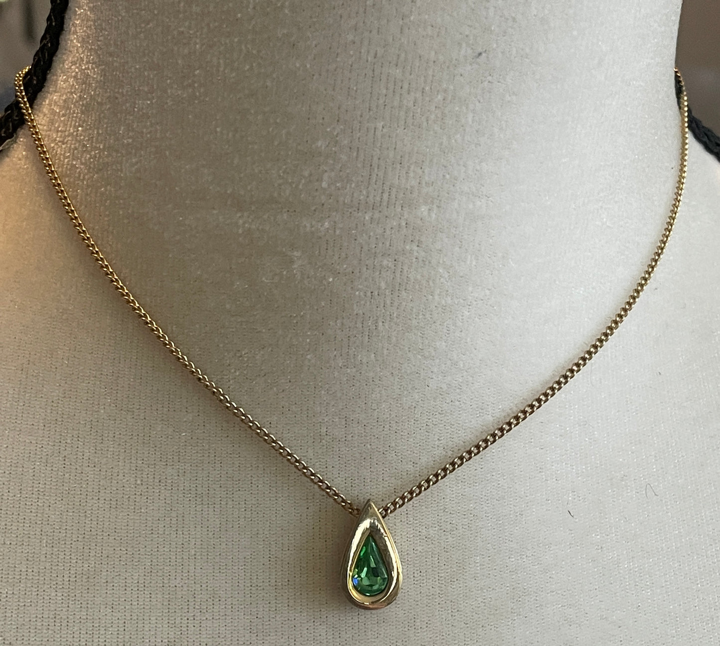Vintage Gold Tone Avon Ring Slide Tear Drop Pendant Green Stone