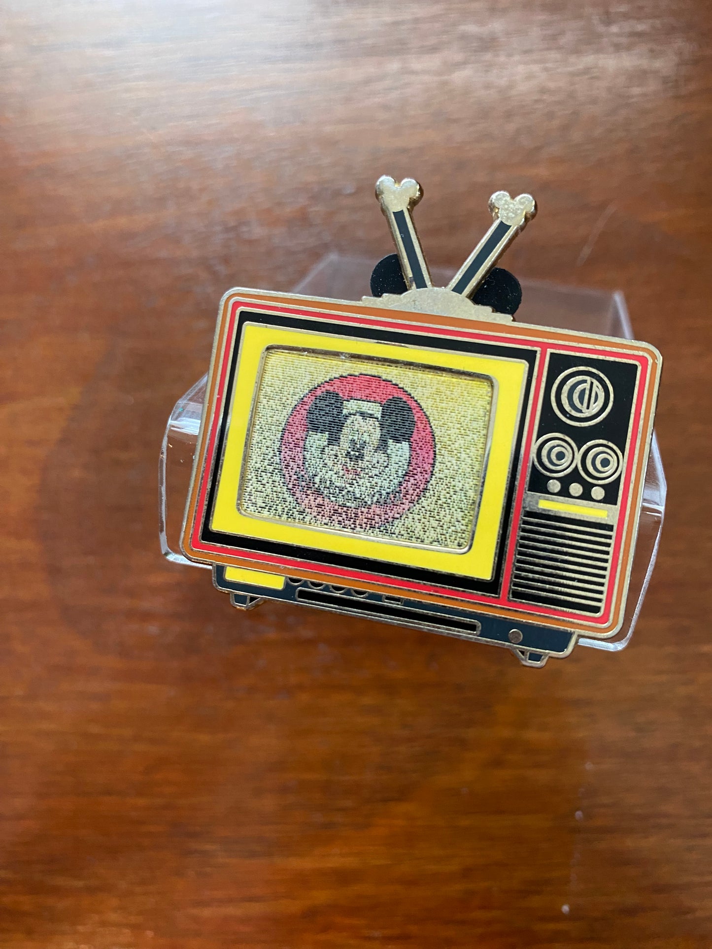 Disney Enamel Mickey Mouse 3D Lenticular Television TV Collectible Oin Brooch