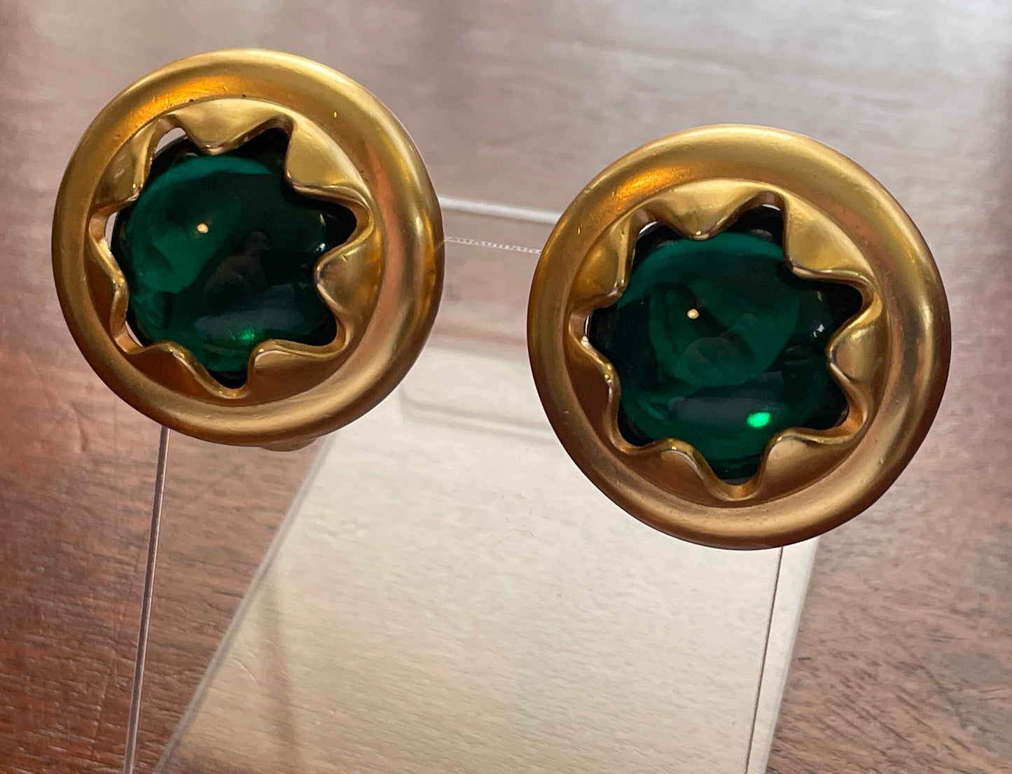 Vintage Gold Tone Round Clip Ons Emerald Gripoix Cabochon Earrings Cut Out