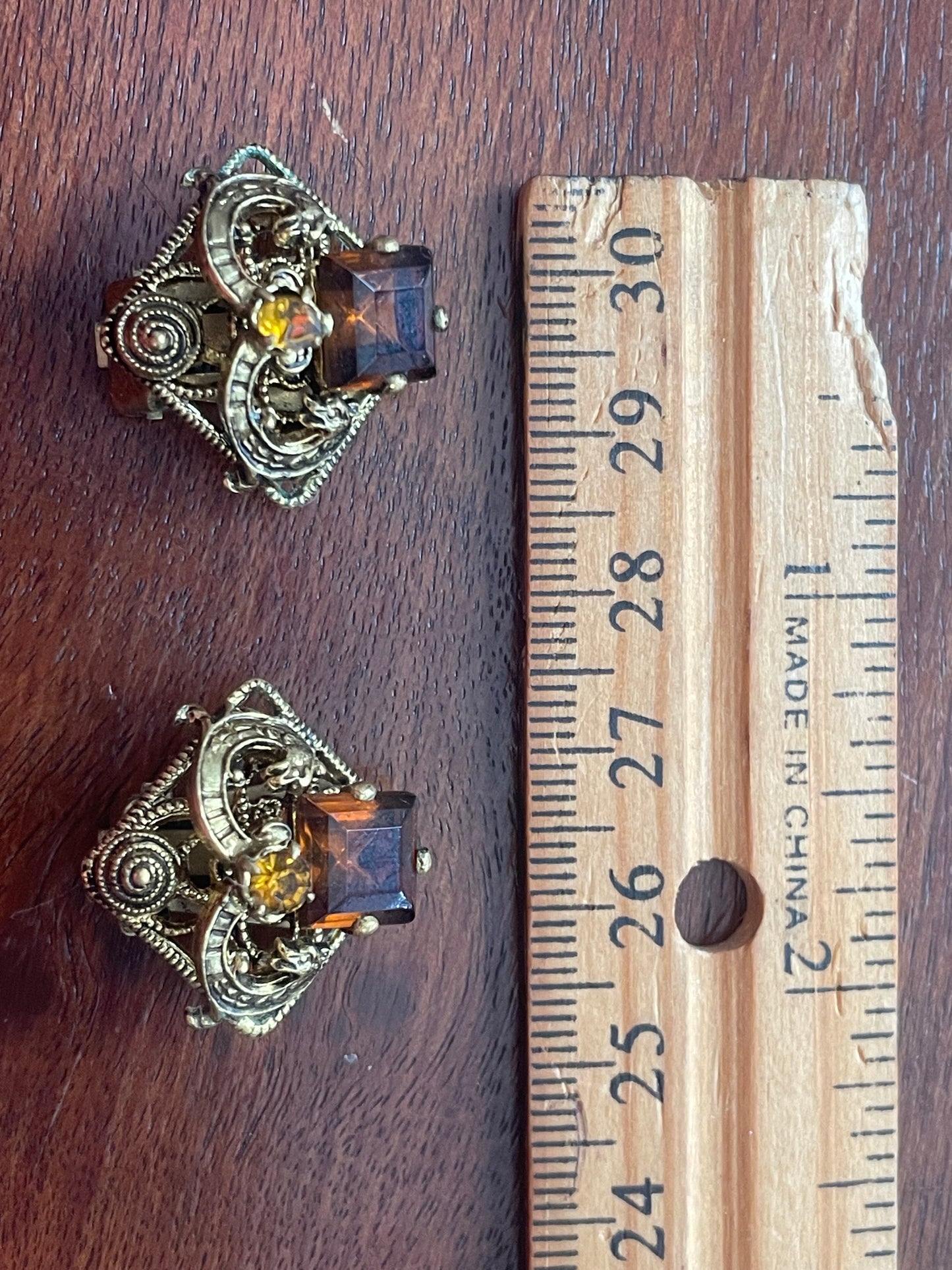 Vintage Gold Tone Ornate Amber Colored Stone Clip On Earrings