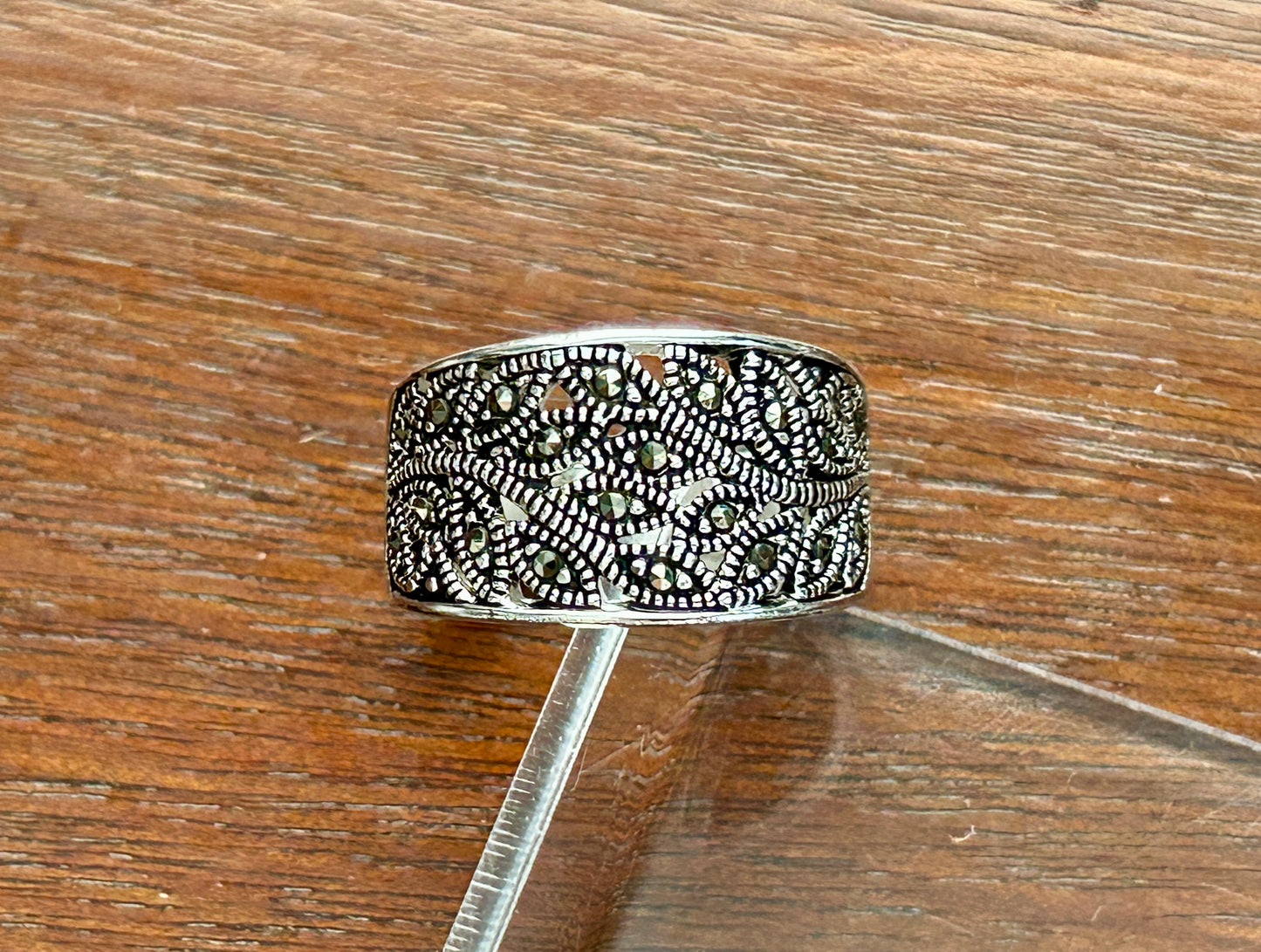 Silver Tone Marcasite Wide Floral Leaf Motif Ring Band Sz 7.5