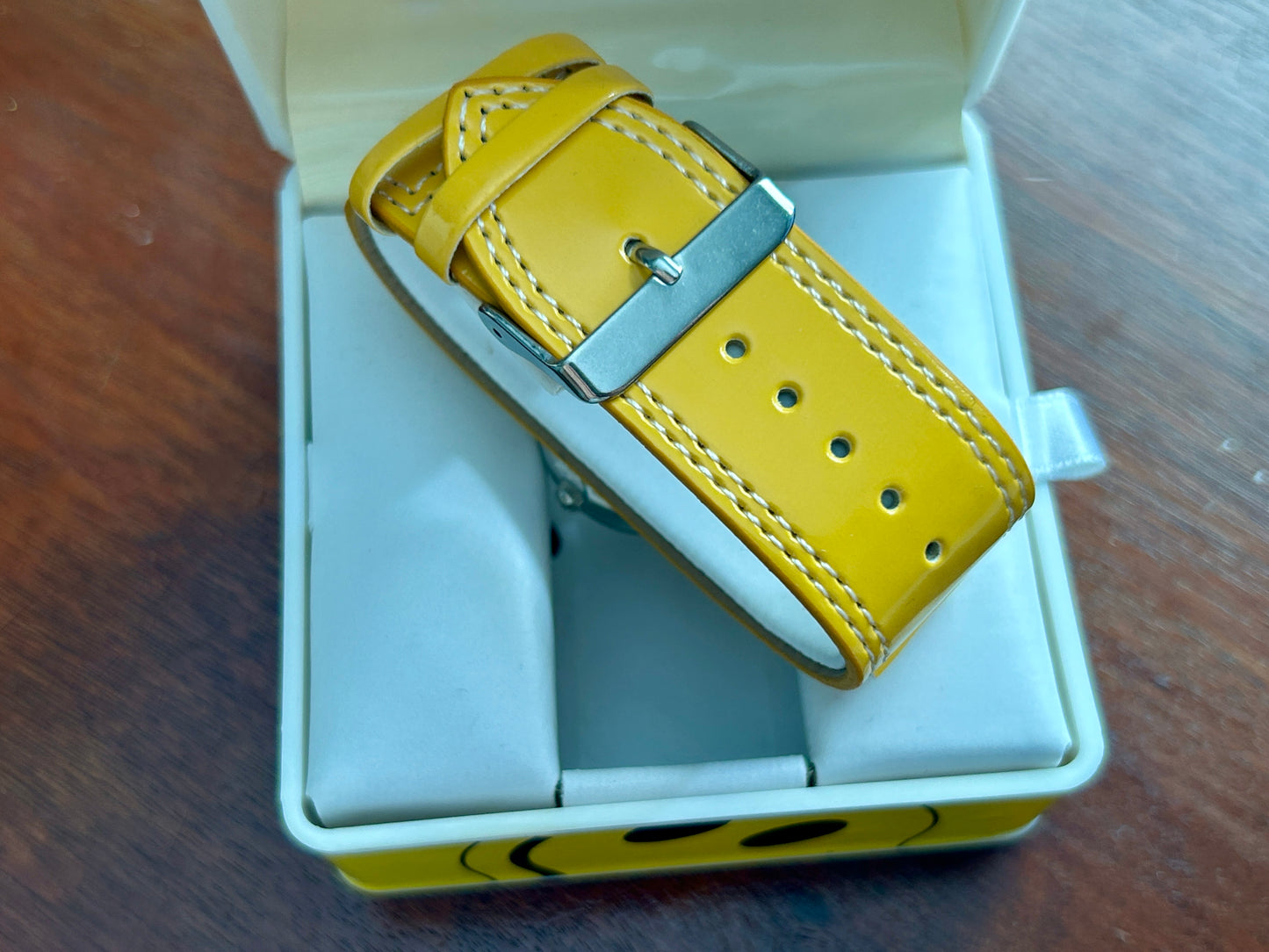 Frenzy New York FR282 Smiley Face Analog Yellow Strap Watch in Box Quartz