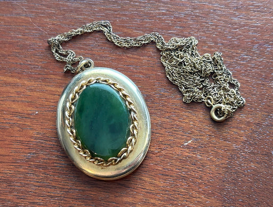 Vintage Large Jade Cabochon 12k Yellow Gold Filled Locket Pendant Necklace Chain