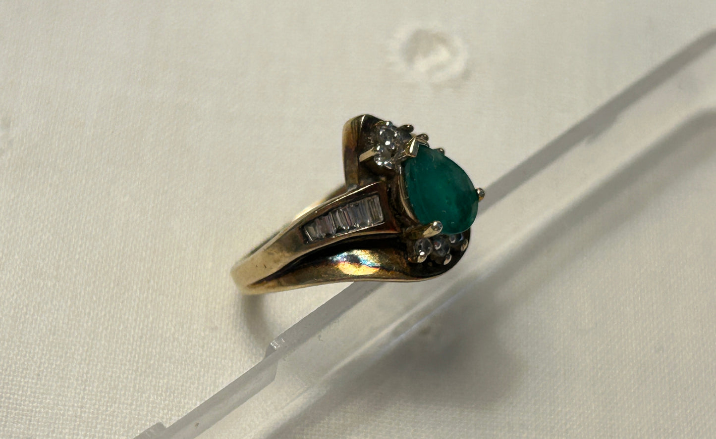 Vintage 10k Yellow Gold Ring Pear Shaped Emerald W Diamond Baguette Accent