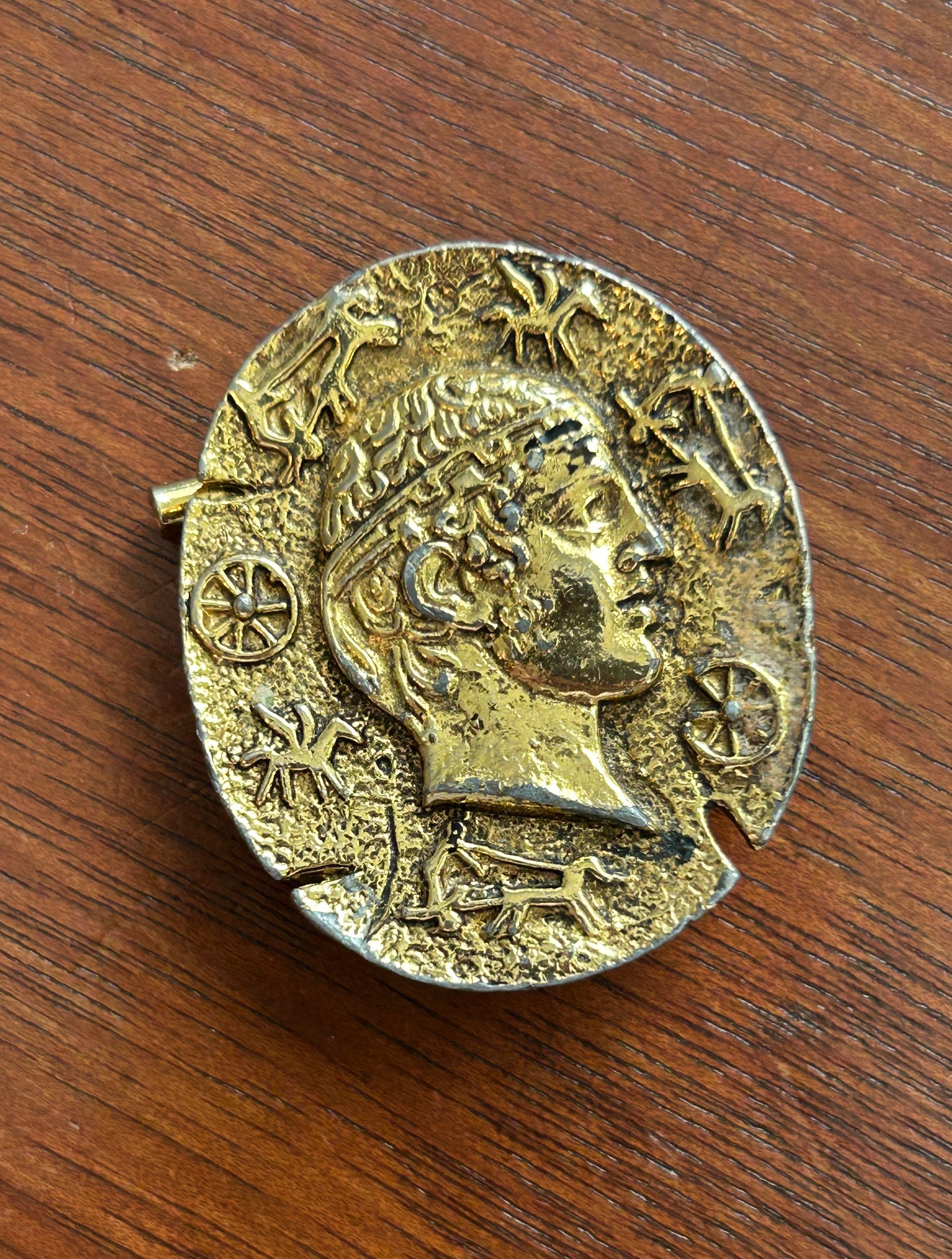 Vintage Gold Tone Julius Caesar Roman Brooch Pin Scarf Clip