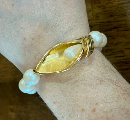 Vintage Faux Pearl Stretch Calla Lily Flower Signed Richelieu Bracelet