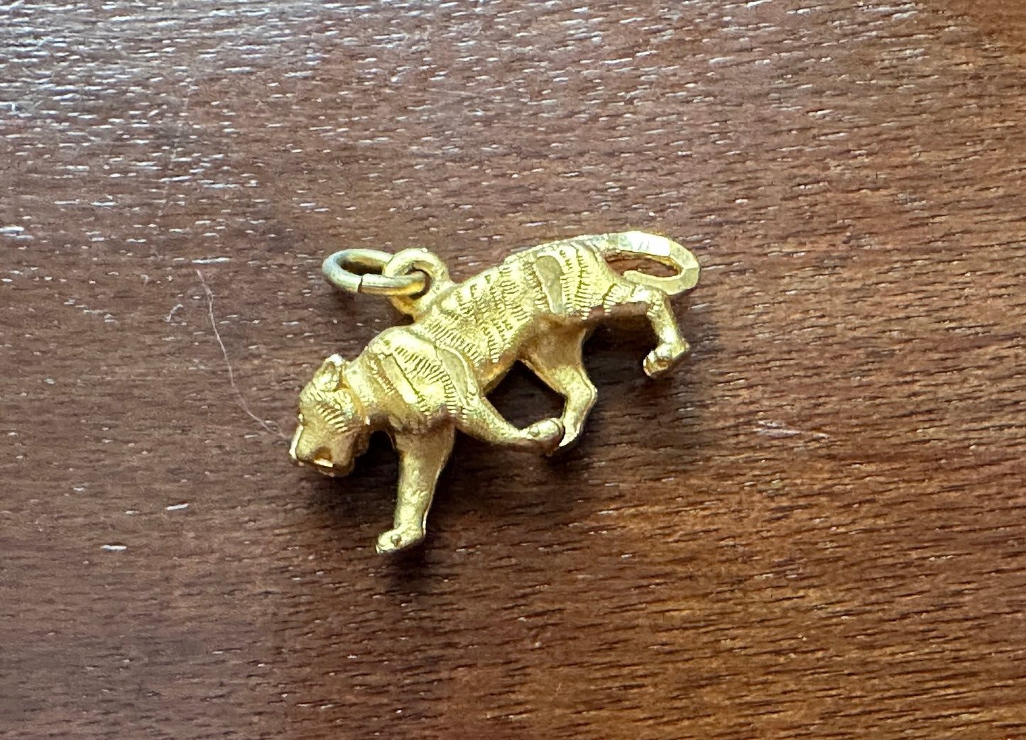 Vintage Gold Tone Textured Panther Lion Jaguar Charm Pendant
