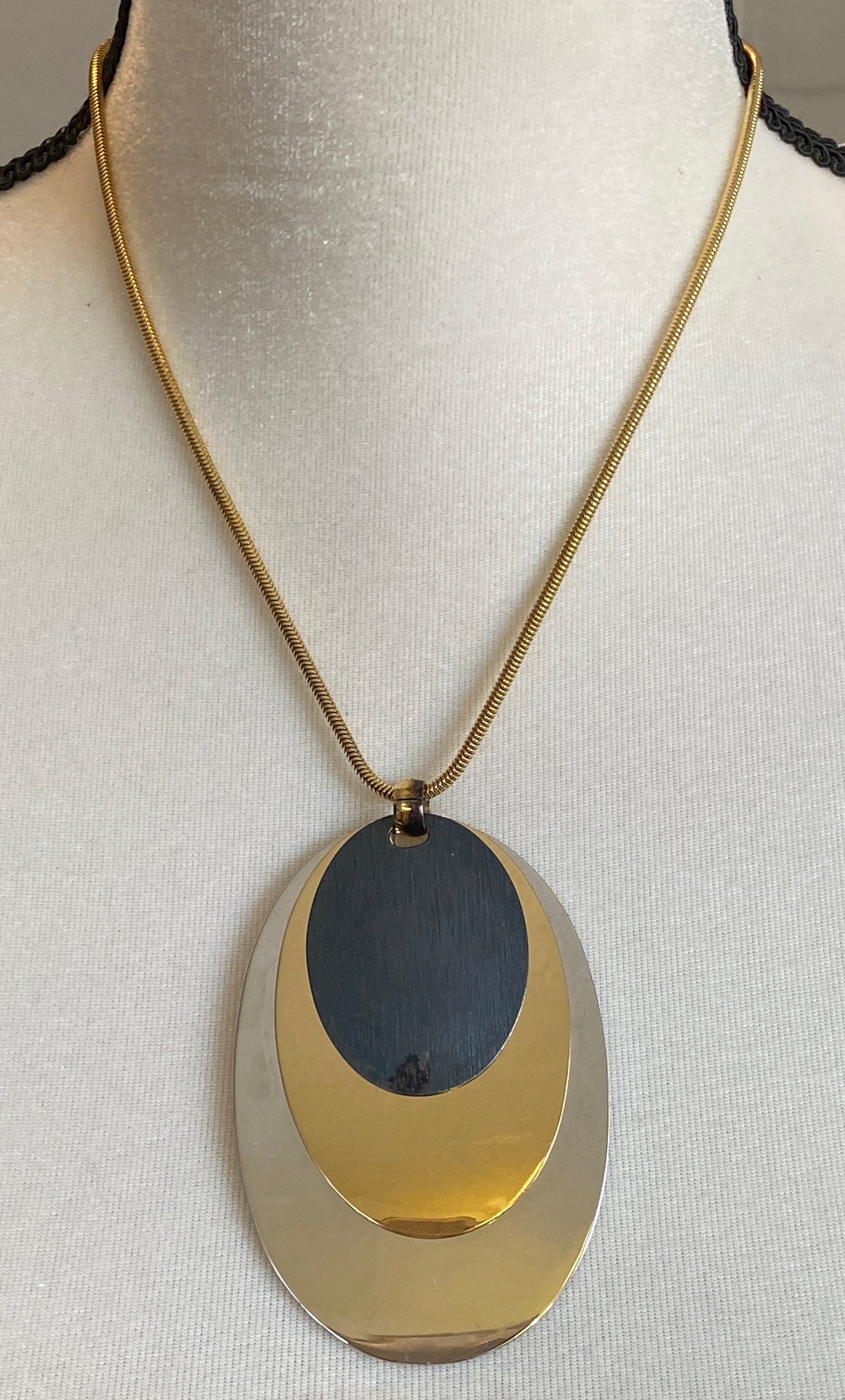 Vintage Gold Tone Omega Chain Modern Disc Pendant Necklace