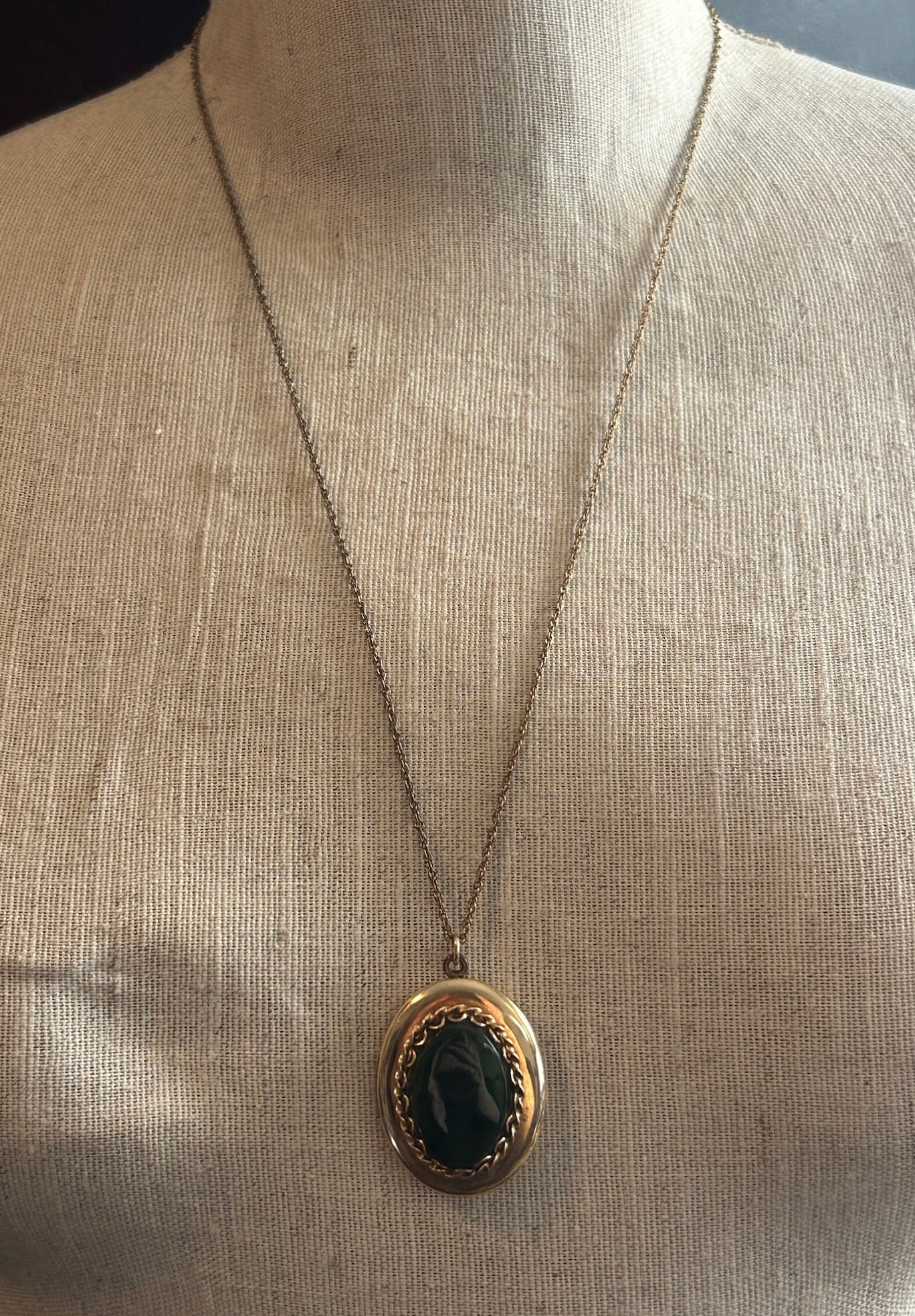 Vintage Large Jade Cabochon 12k Yellow Gold Filled Locket Pendant Necklace Chain