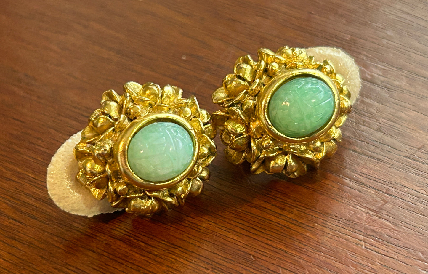 Vintage Gold Tone Flower Green White Bohemian Glass Clip on Earrings