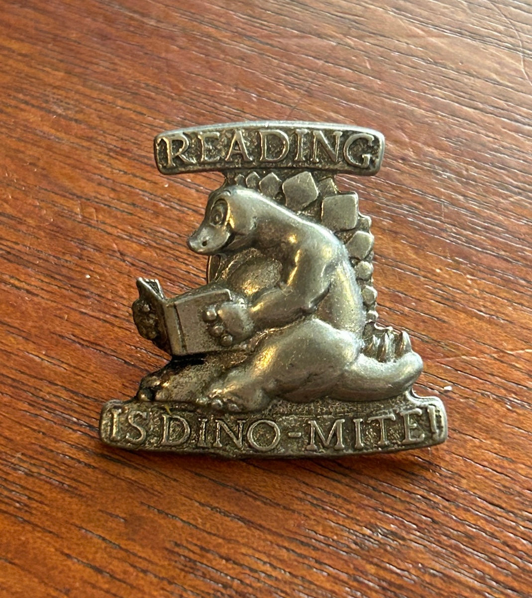 Vintage IFS "Reading is Dino-Mite" Silver Pewter Tone Dinosaur Lapel Pin Pinback