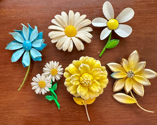 Vintage LARGE Enamel Plastic Hippy Bright Colors Flower Brooch Pin Lot Daisy