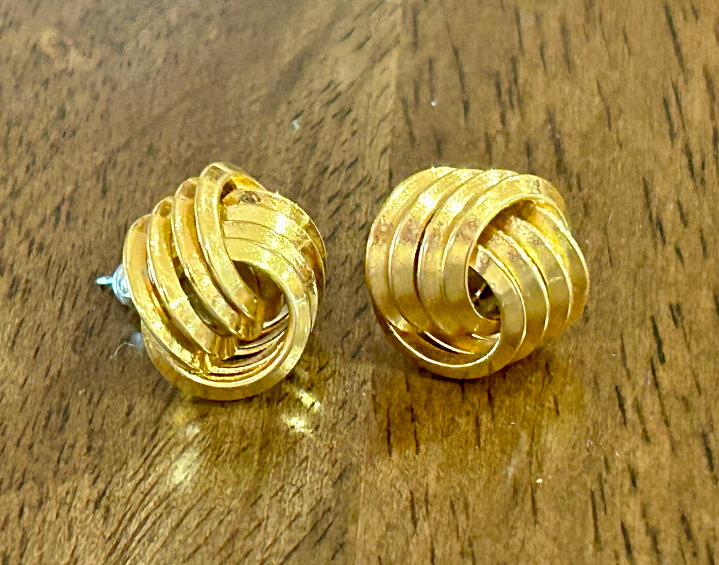 Vintage 80's Gold Tone Knot Pierced Earrings