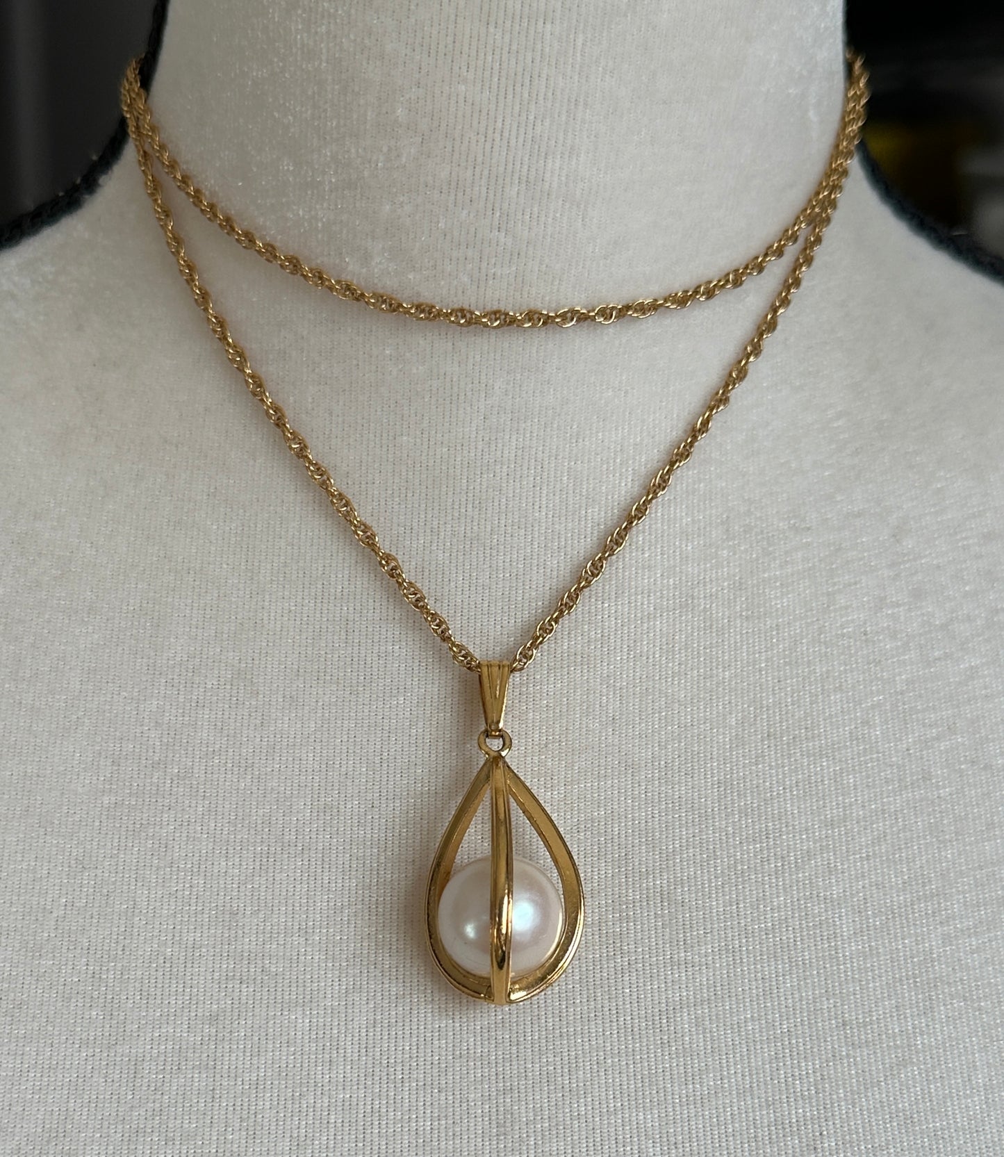 Vintage Signed Avon Gold Tone Chain Faux Pearl Cage Pendant Necklace