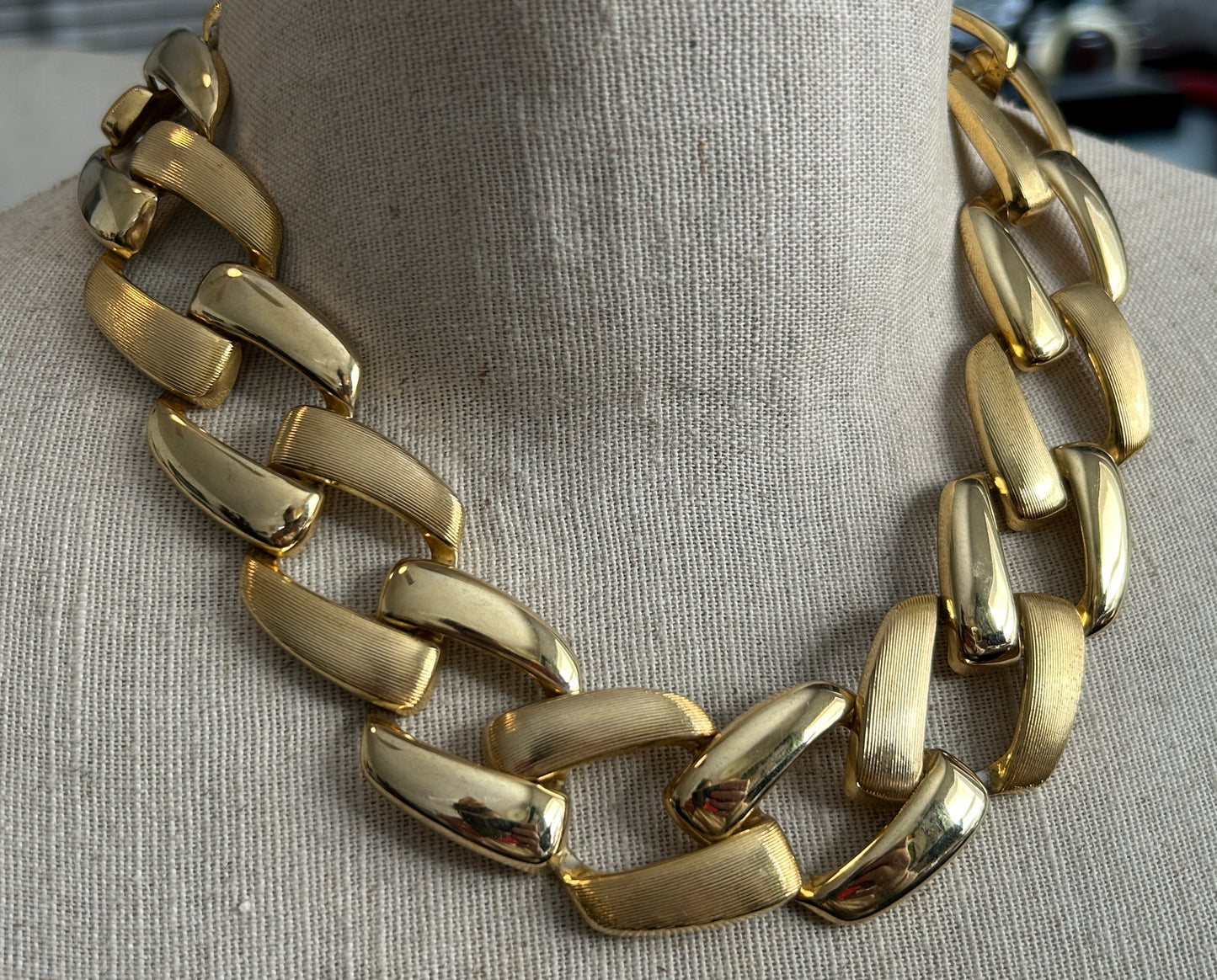 Vintage Gold Tone Chunky Chain Link 80's Collar Necklace