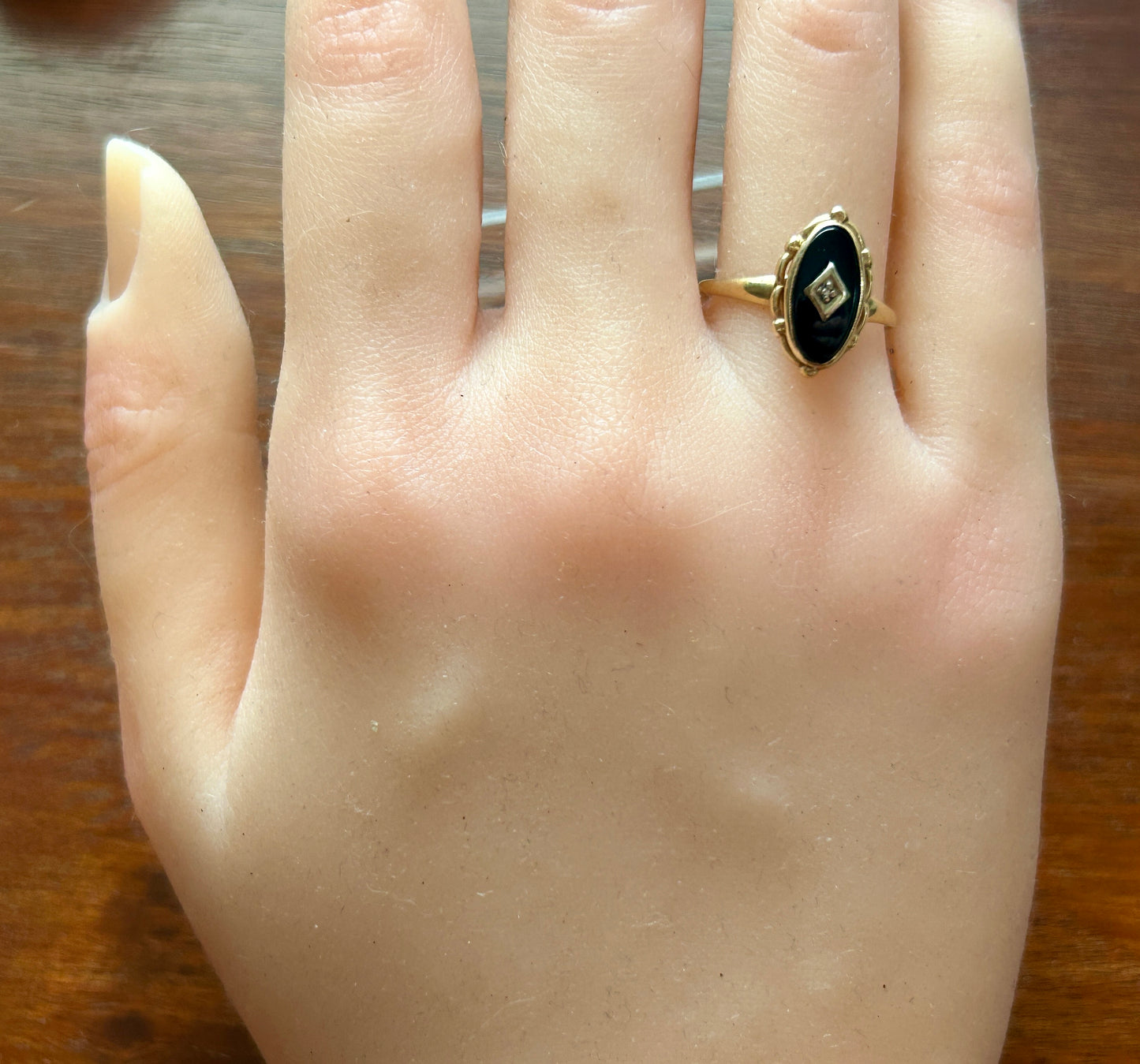 Vintage 14k Yellow Gold Oval Onyx Diamond Ring Sz 6.75