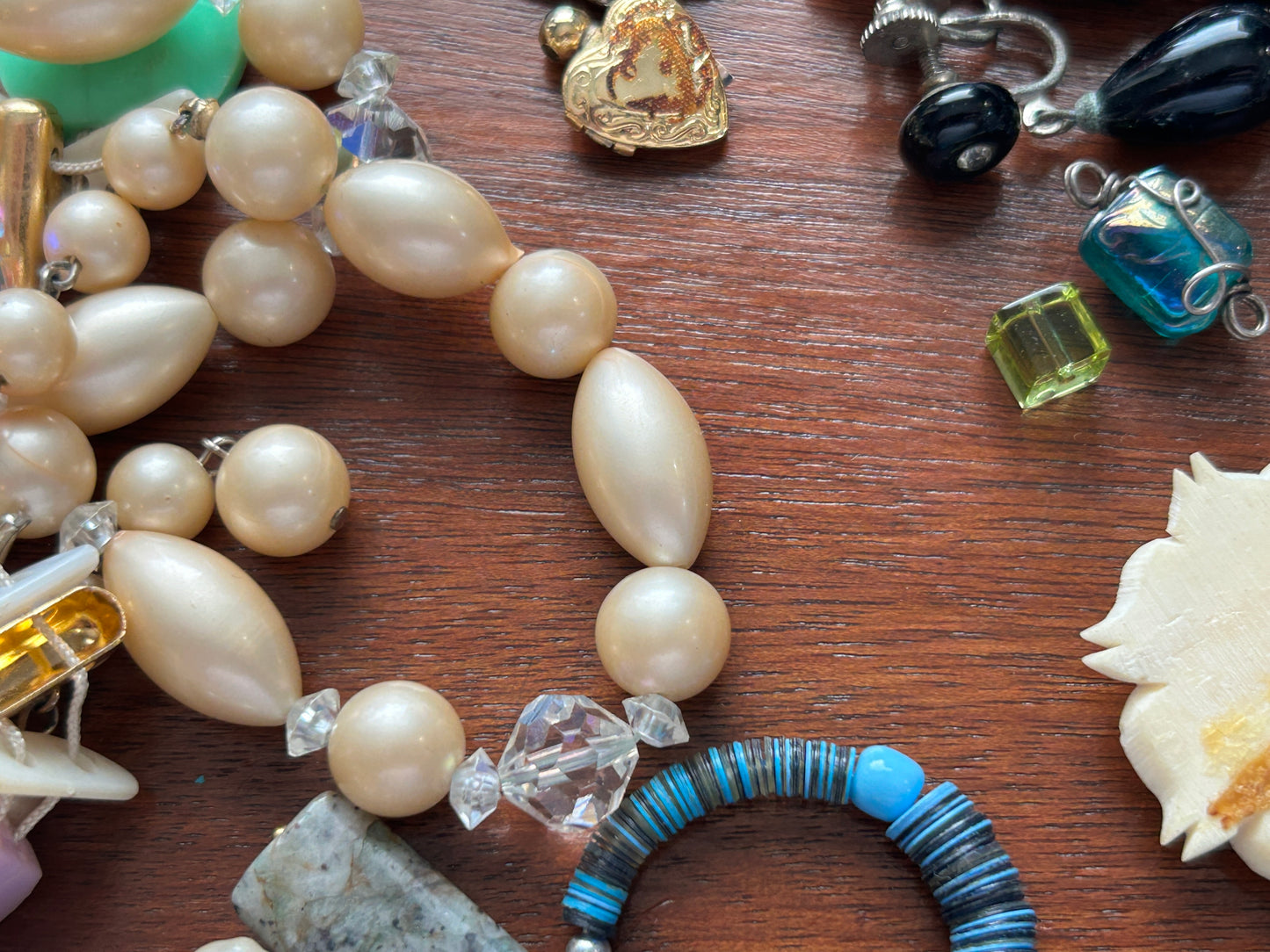Vintage Craft Harvest Bead Jewelry Lot Glass Cabochon Celluloid Thermoset & More