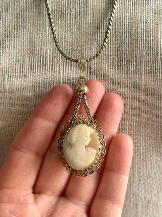 Vintage Antique Real Shell Cameo Manual Wind Watch Gold Tone Pendant Necklace