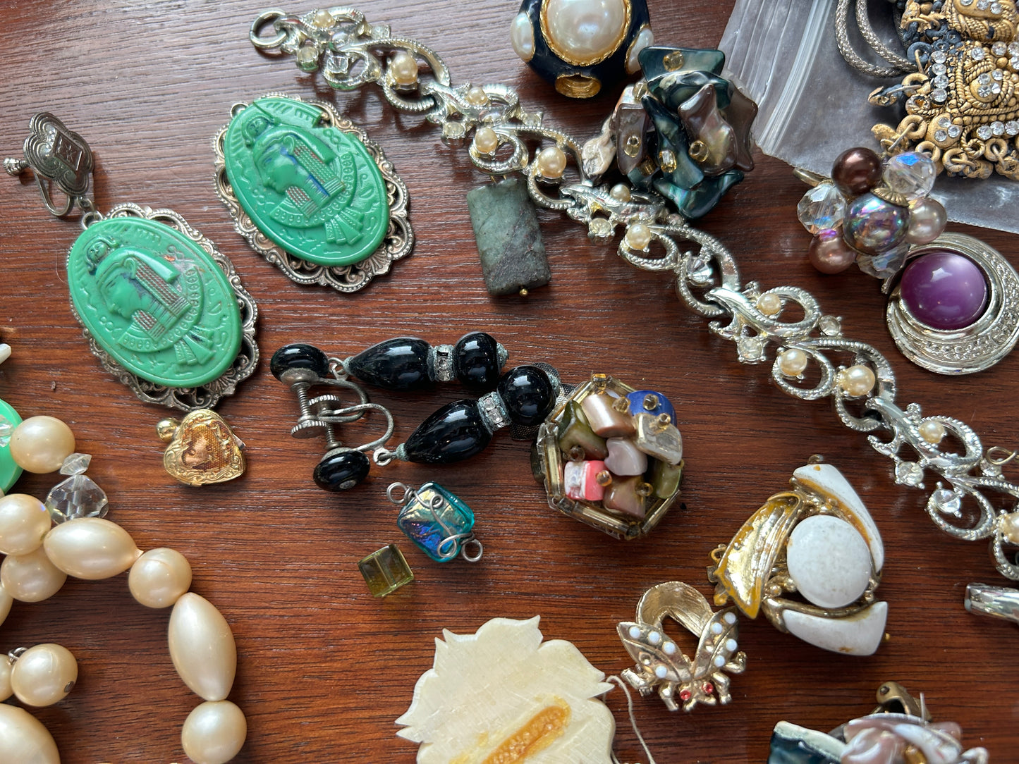 Vintage Craft Harvest Bead Jewelry Lot Glass Cabochon Celluloid Thermoset & More