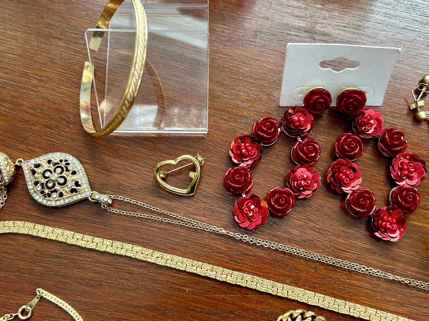 Vintage to Now Jewelry Lot Avon Roses Flower Faux Pearl Gold Chains Earrings