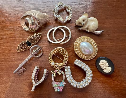 Lot of Vintage Unsigned Brooh Pinbacks Scarf Clips Lot Rhinestone Cameo Pearl