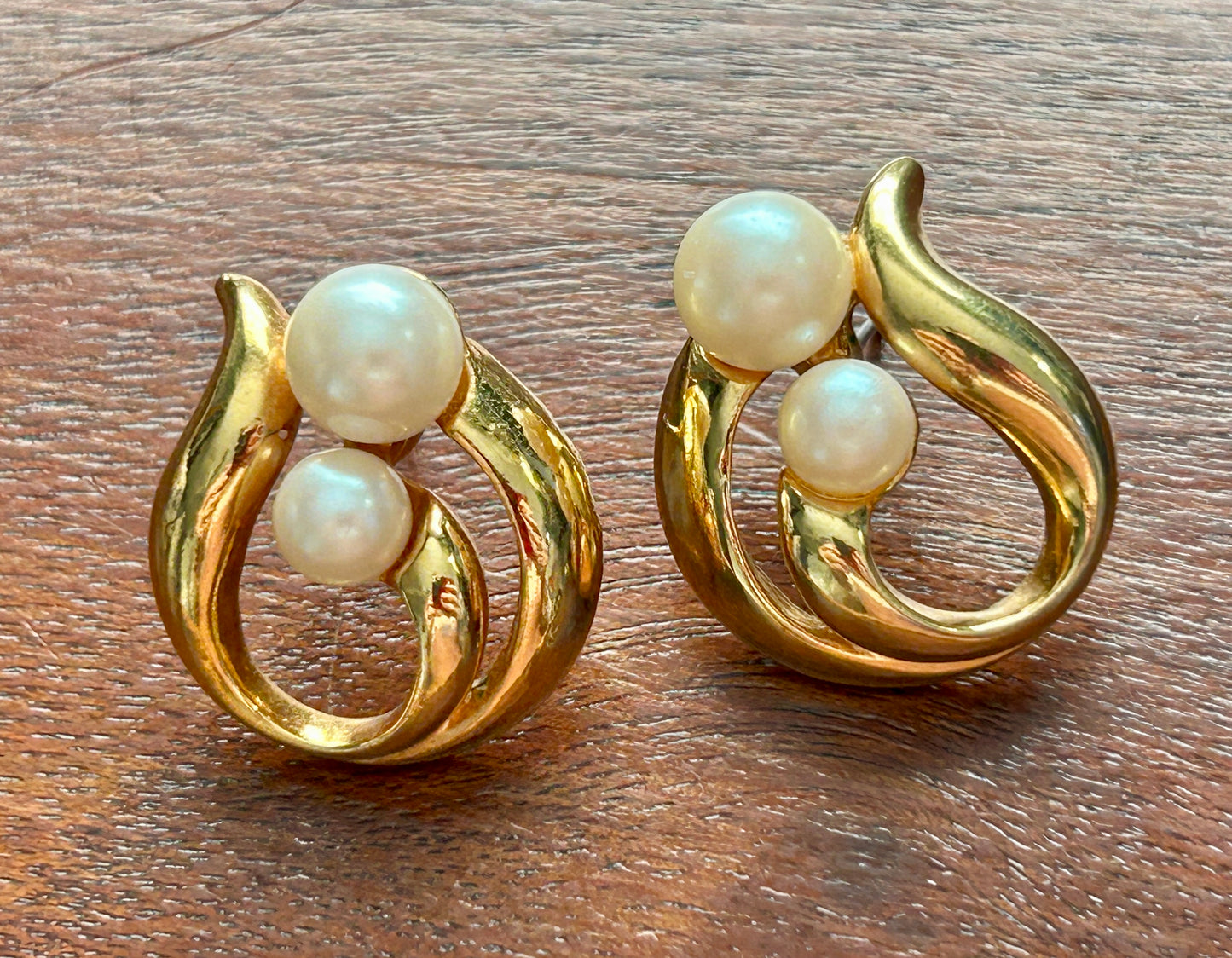 Vintage Signed Avon Gold Tone Faux Pearl Pierced Earrings