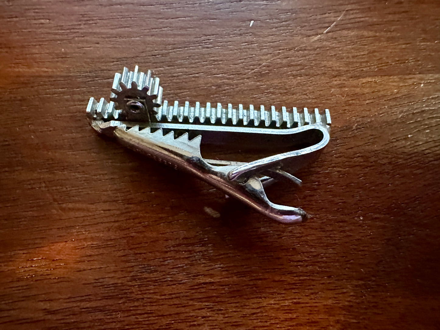 Vintage Silver Tone Cog Gear Machinist MOVING Tie Clip