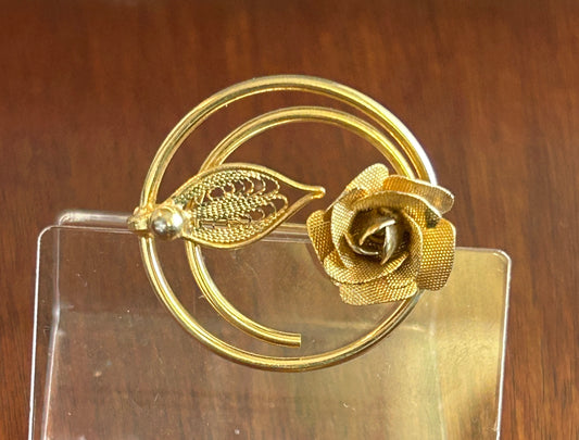 Vintage Signed Sarah Coventry Gold Tone Rose Leaf Circle Brooch Pin