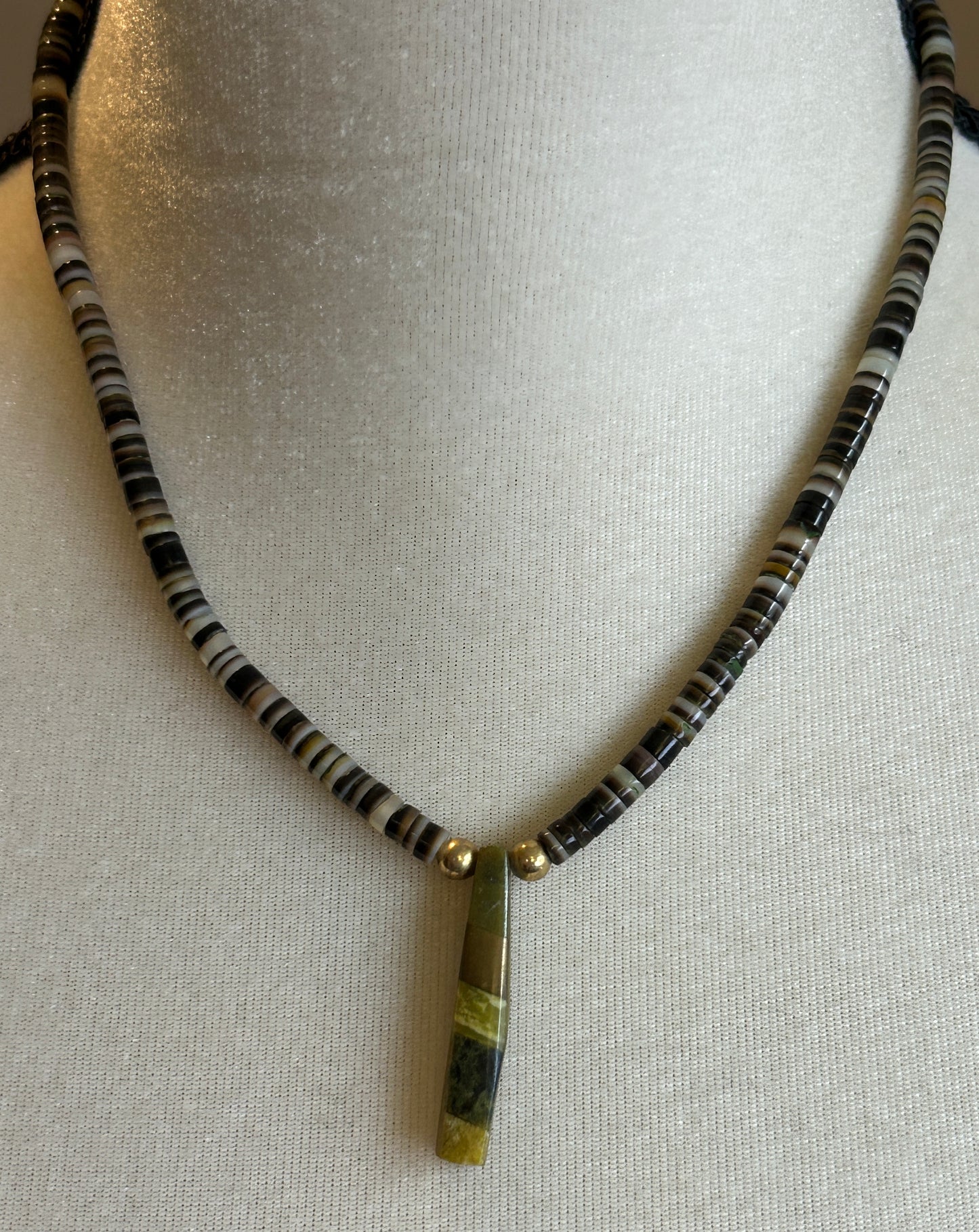 Vintage Heishi Shell Agate Onyx Pendant Bead Necklace