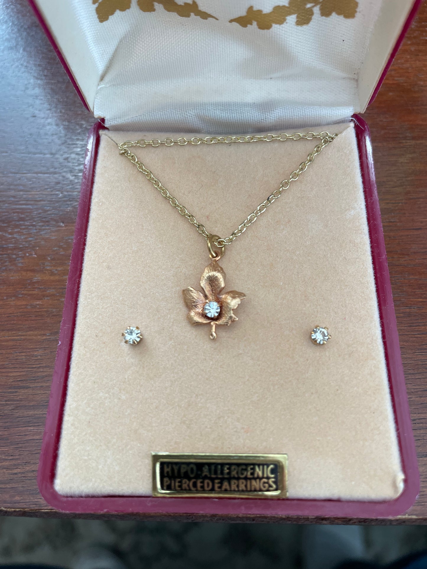 Vintage Gold Plate Rhinestone Necklace Earrings Stud Set in Box