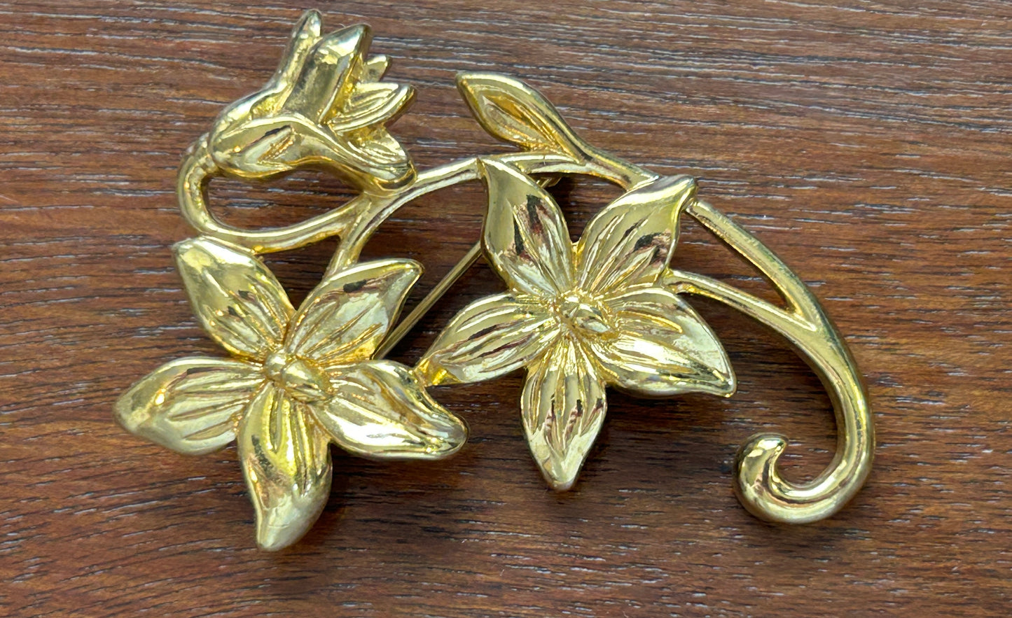 Vintage Large Unsigned Gold Tone Flower Branch Spring Brooch Pin