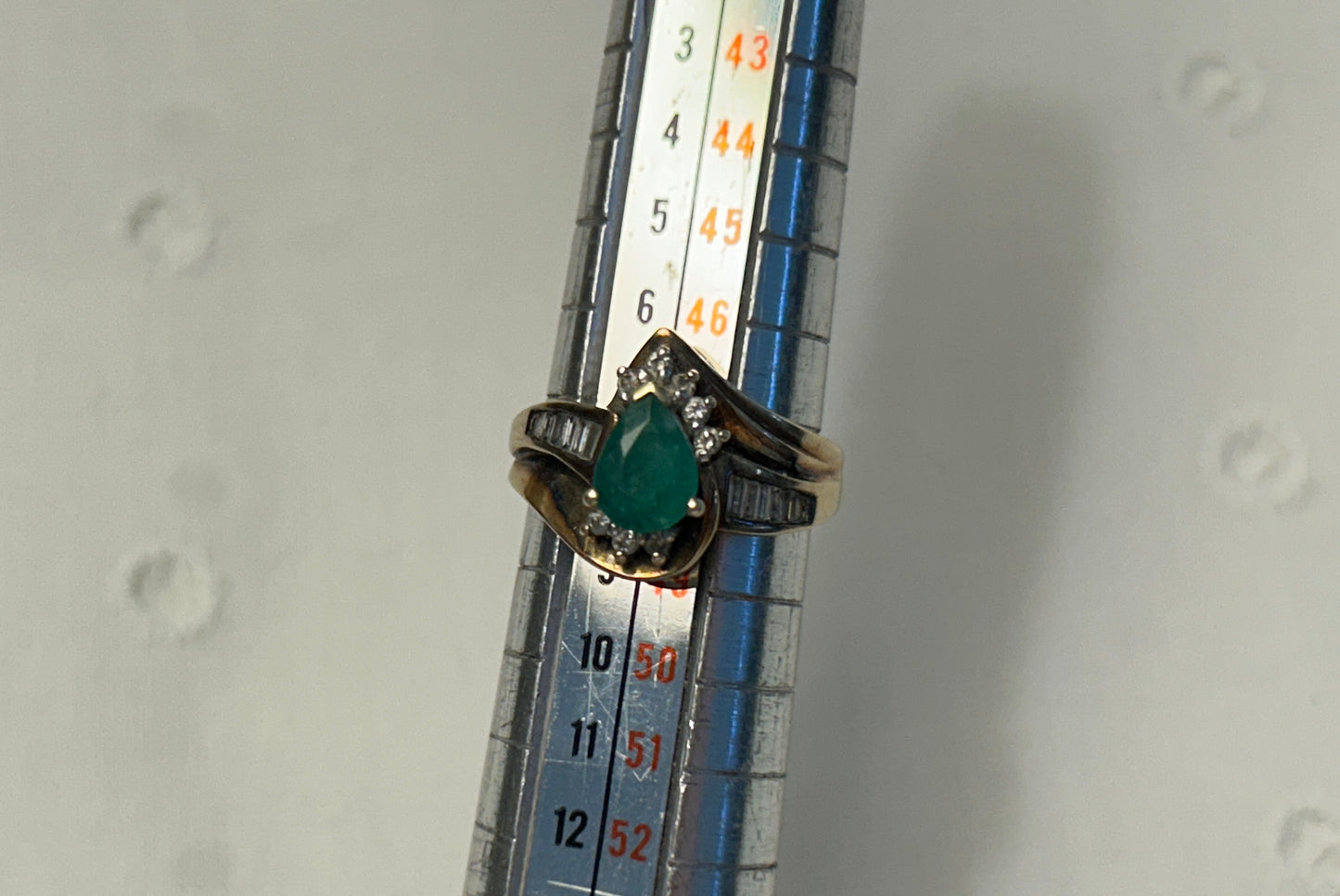 Vintage 10k Yellow Gold Ring Pear Shaped Emerald W Diamond Baguette Accent