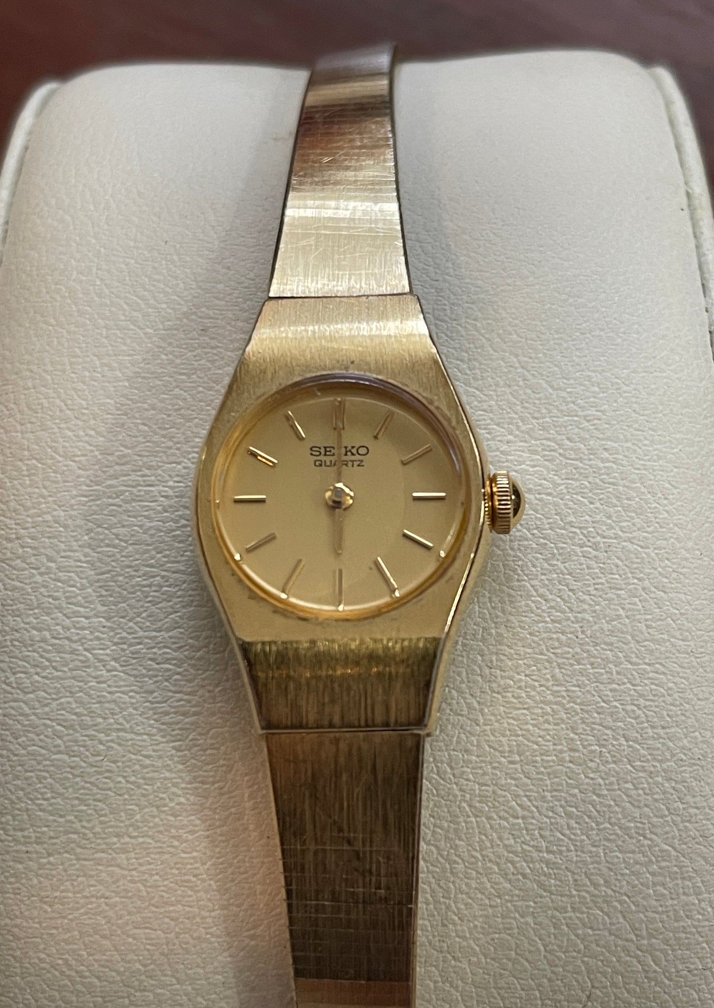 Vintage Seiko Round Dial Gold Tone Women's Wristwatch