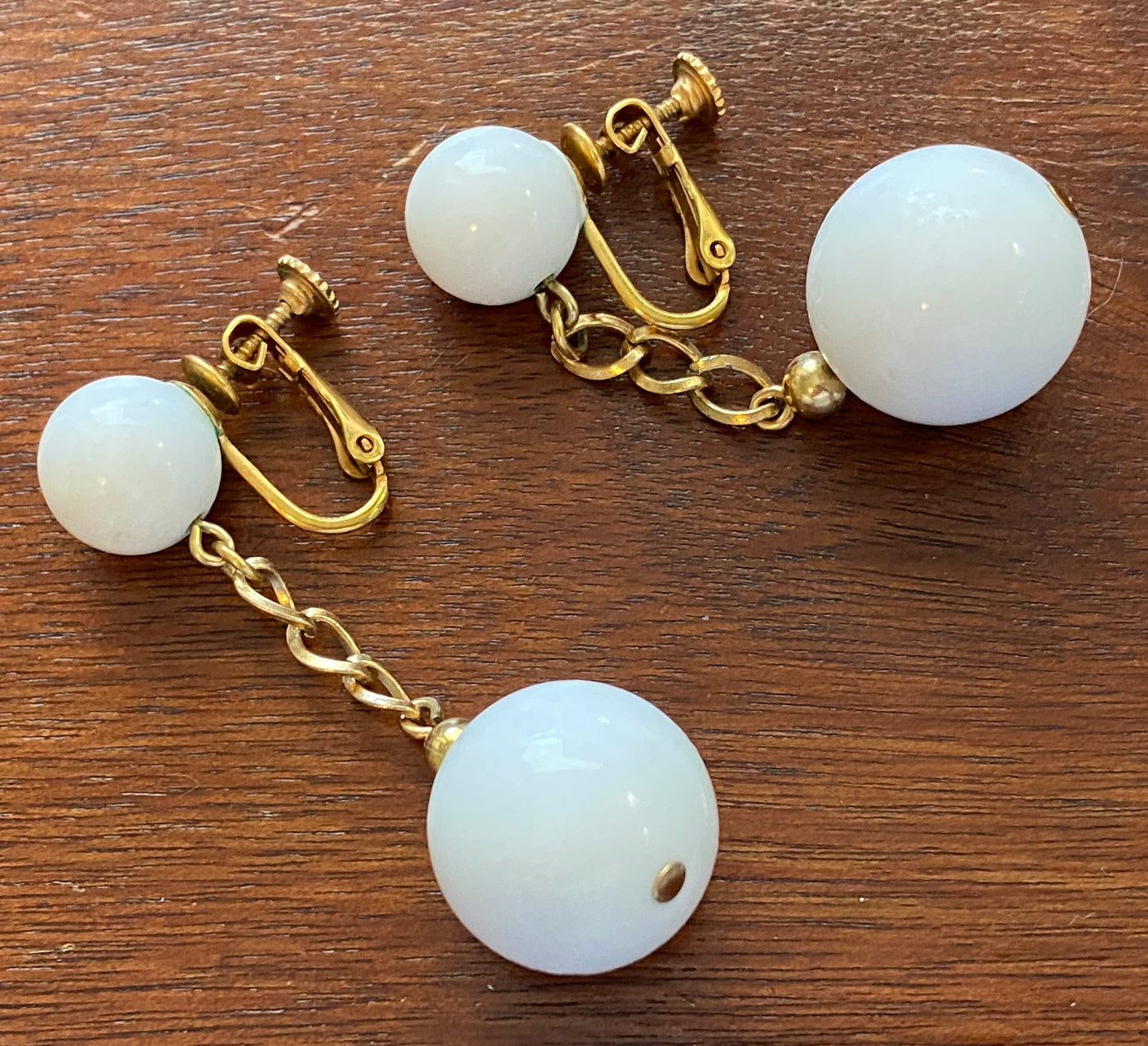 Vintage Napier Gold Tone White Bead Drop Dangly Screwback Earrings