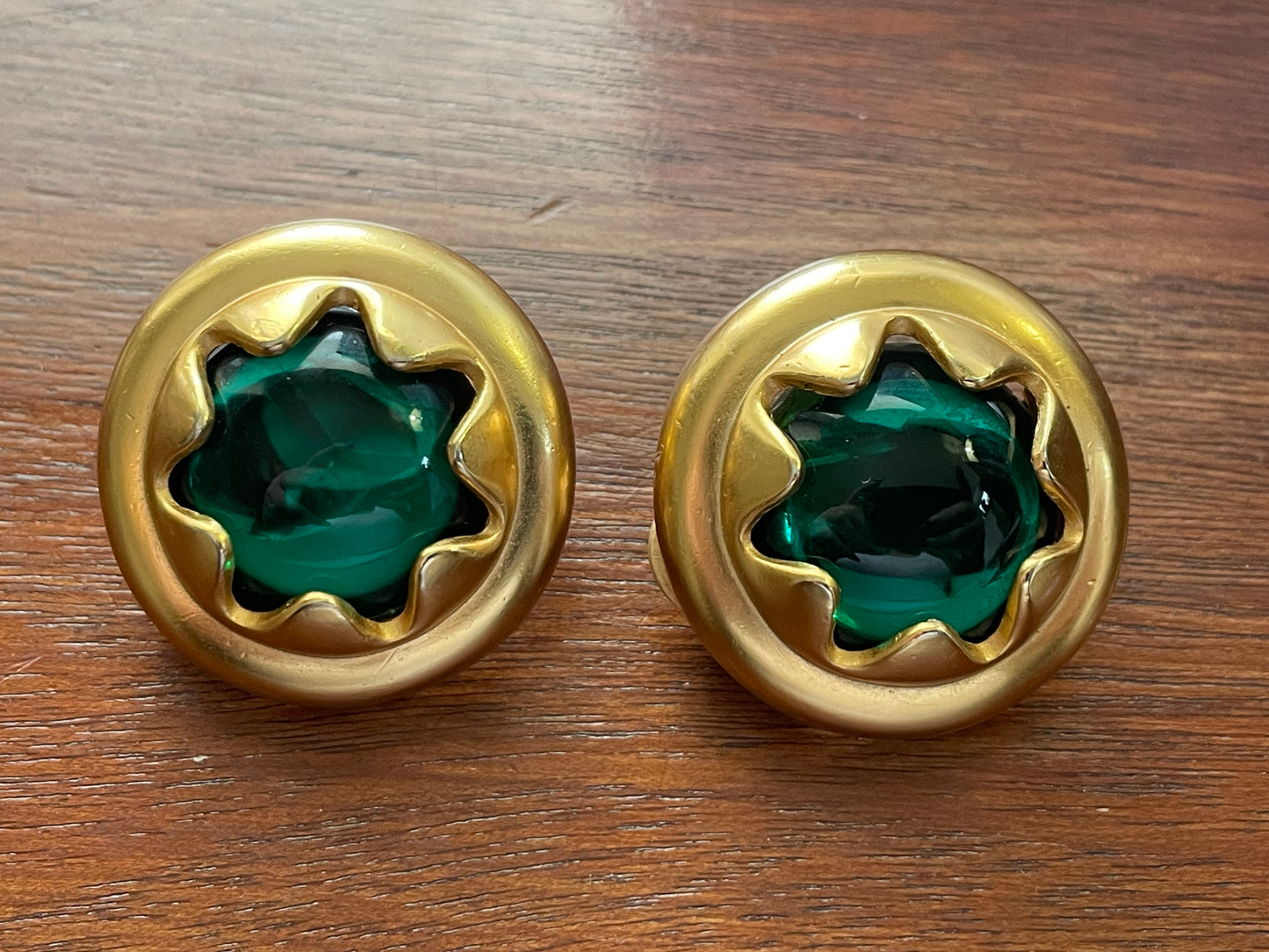 Vintage Gold Tone Round Clip Ons Emerald Gripoix Cabochon Earrings Cut Out