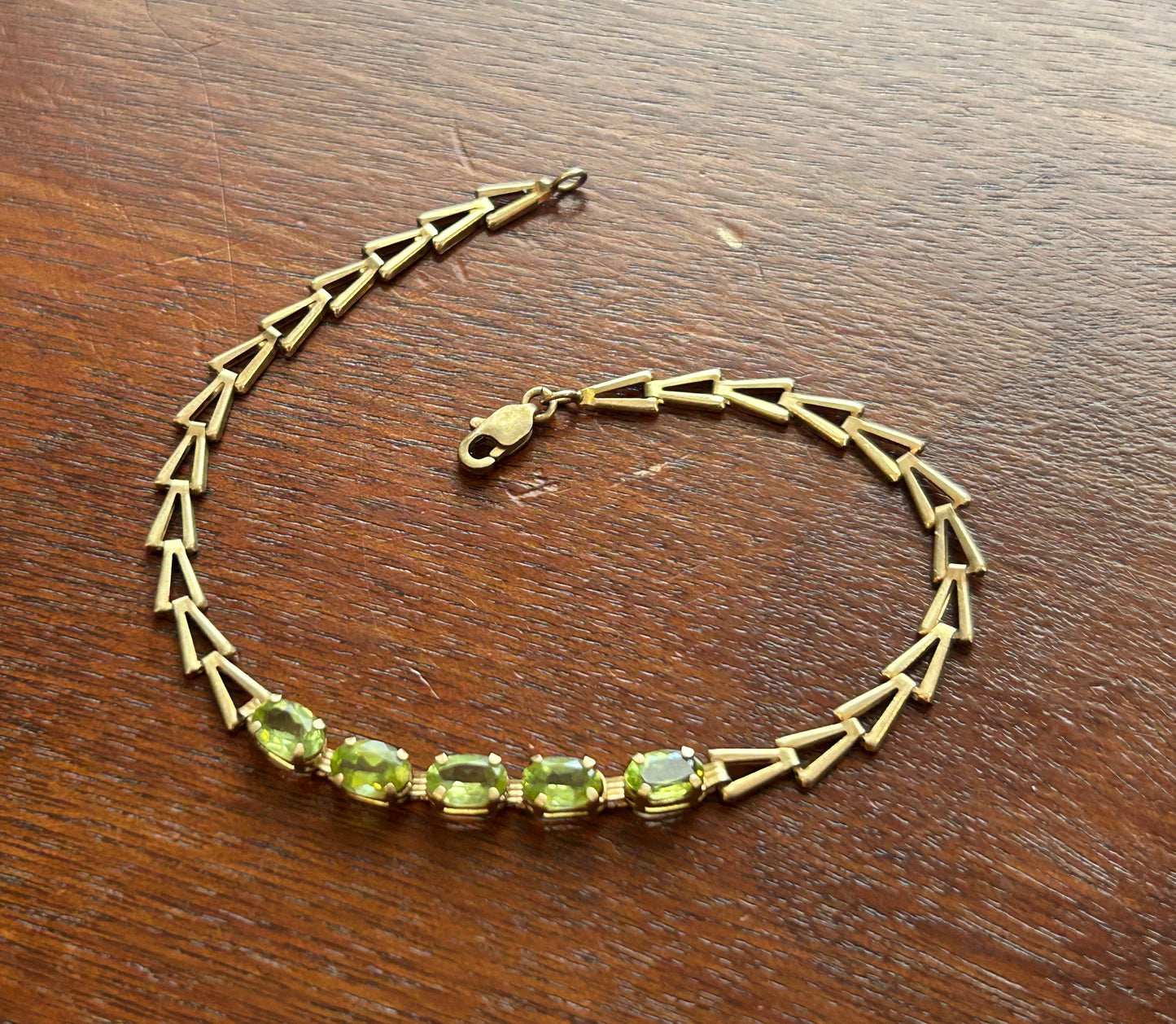 10k Yellow Gold Oval Peridot Chain Link Bracelet