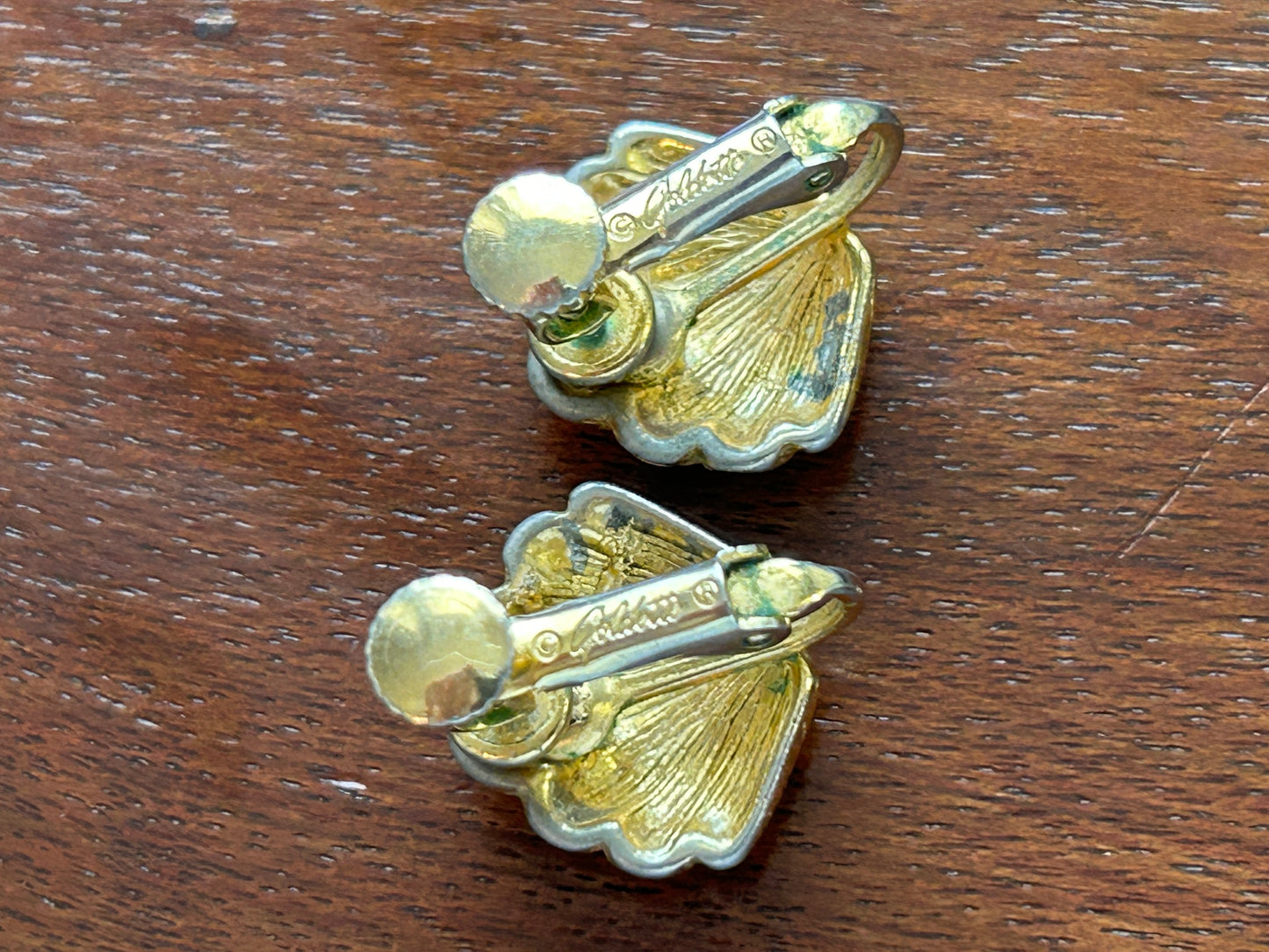 Vintage Signed Goldette Cream Ivory Enamel Gold Tone Shell Screwback Earrings