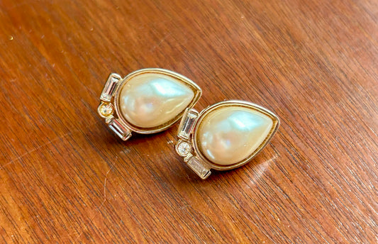 Vintage Sarah Coventry Signed Gold Tone Faux Pearl Rhinestone Clip On Earrings