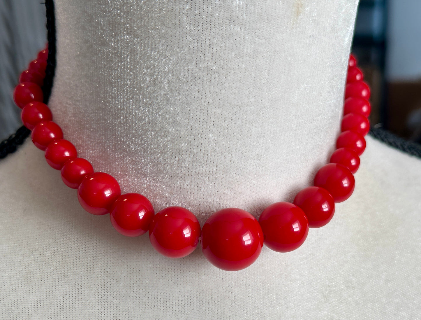 Vintage Cherry Red Graduated Plastic Bead Choker Necklace Adjustable