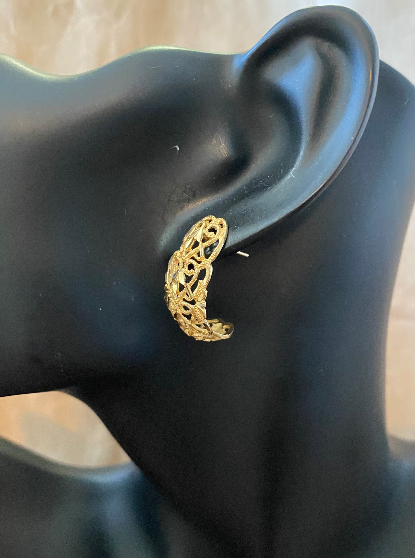 14k Yellow Gold Hoop Earrings Pierced Filigree Diamond Cut Wide