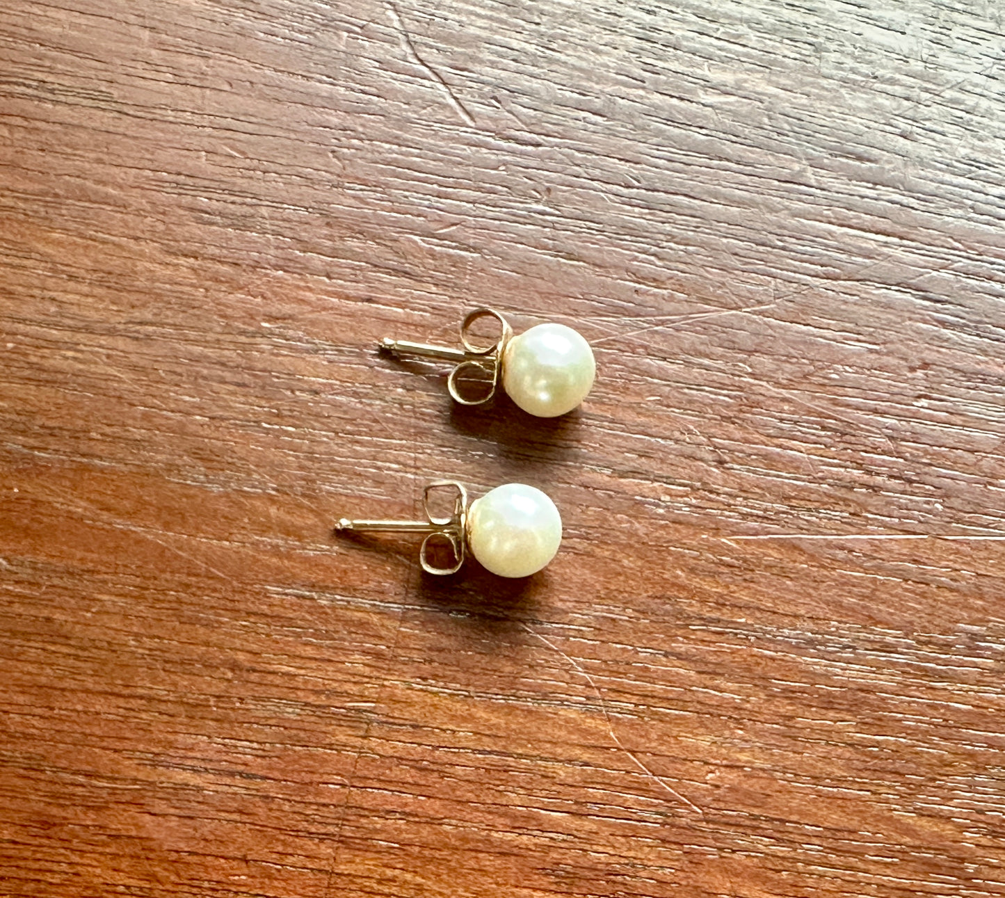 14k Yellow Gold Pearl Stud Earrings