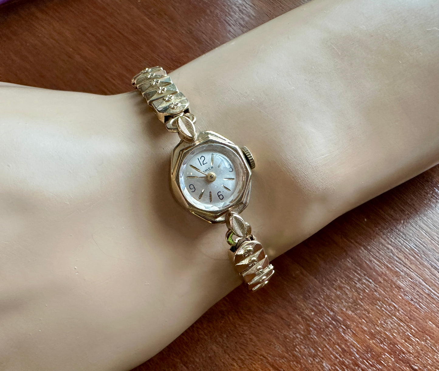 Vintage Womens Gold Tone Timex Manual Wind Wristwatch Watch