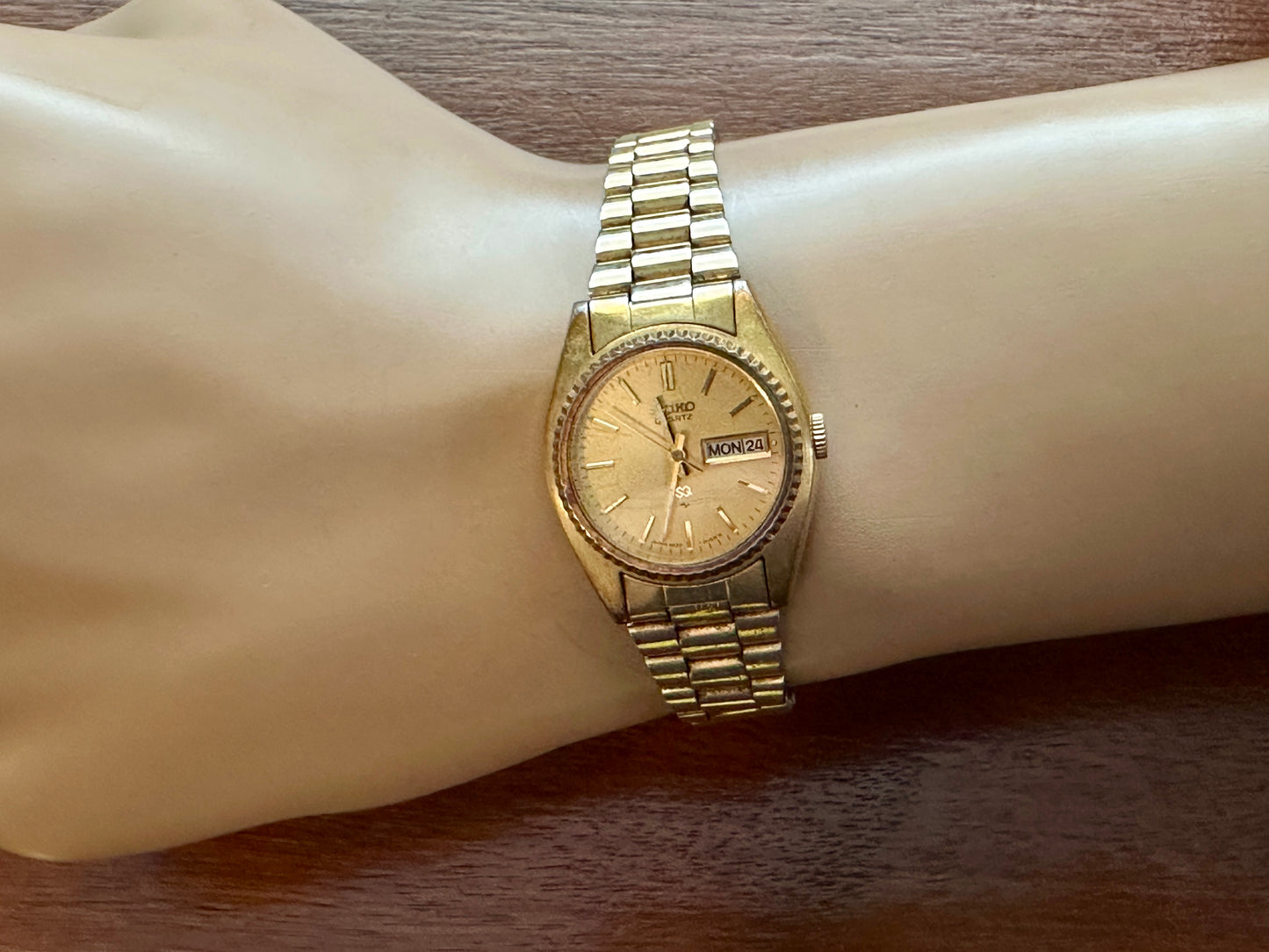 Woman's Vintage Gold Seiko Quartz Watch Wristwatch Day Date 8523-0050