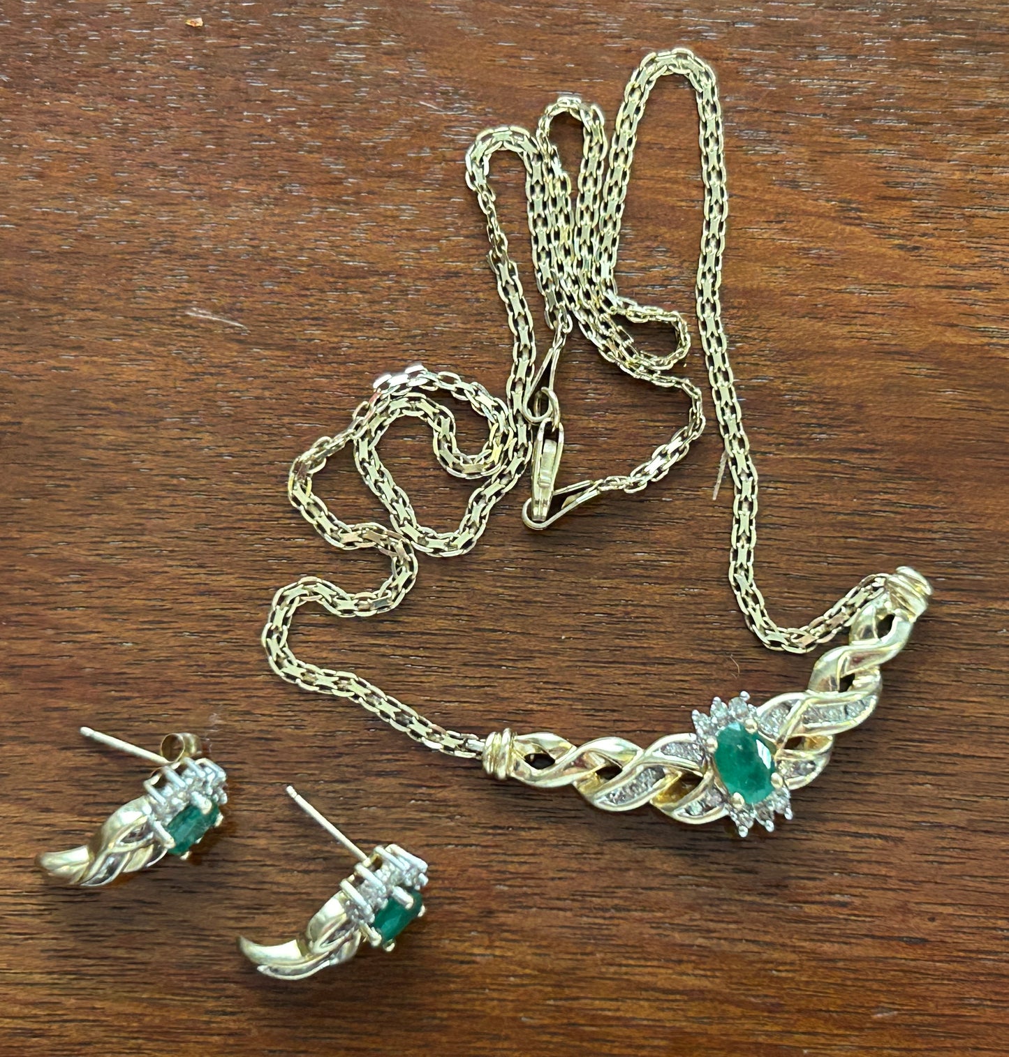 10k Yellow Gold Emerald Diamond Earring Necklace Set